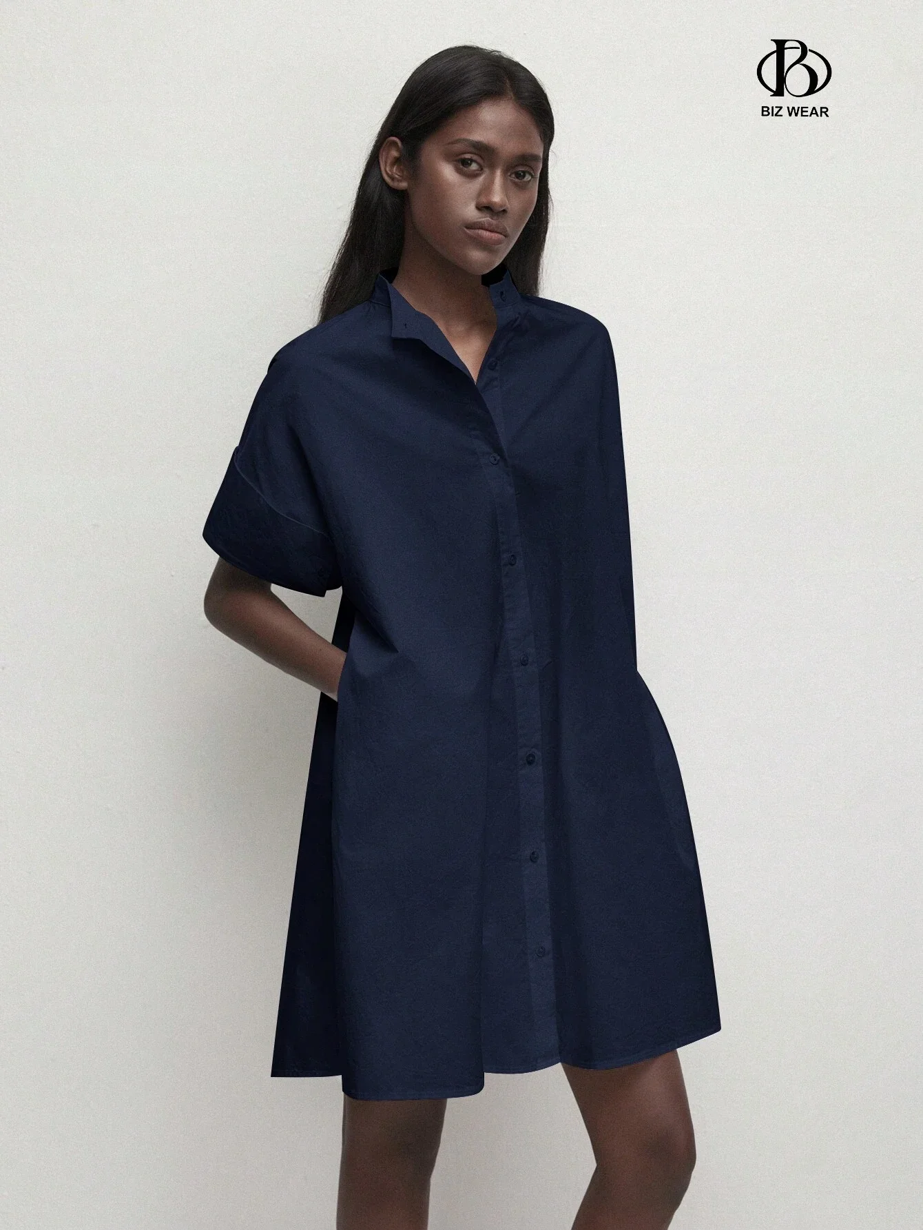 

Женское повседневное однотонное темно-синее хлопковое платье свободного кроя с воротником-стойкой и пуговицами спереди