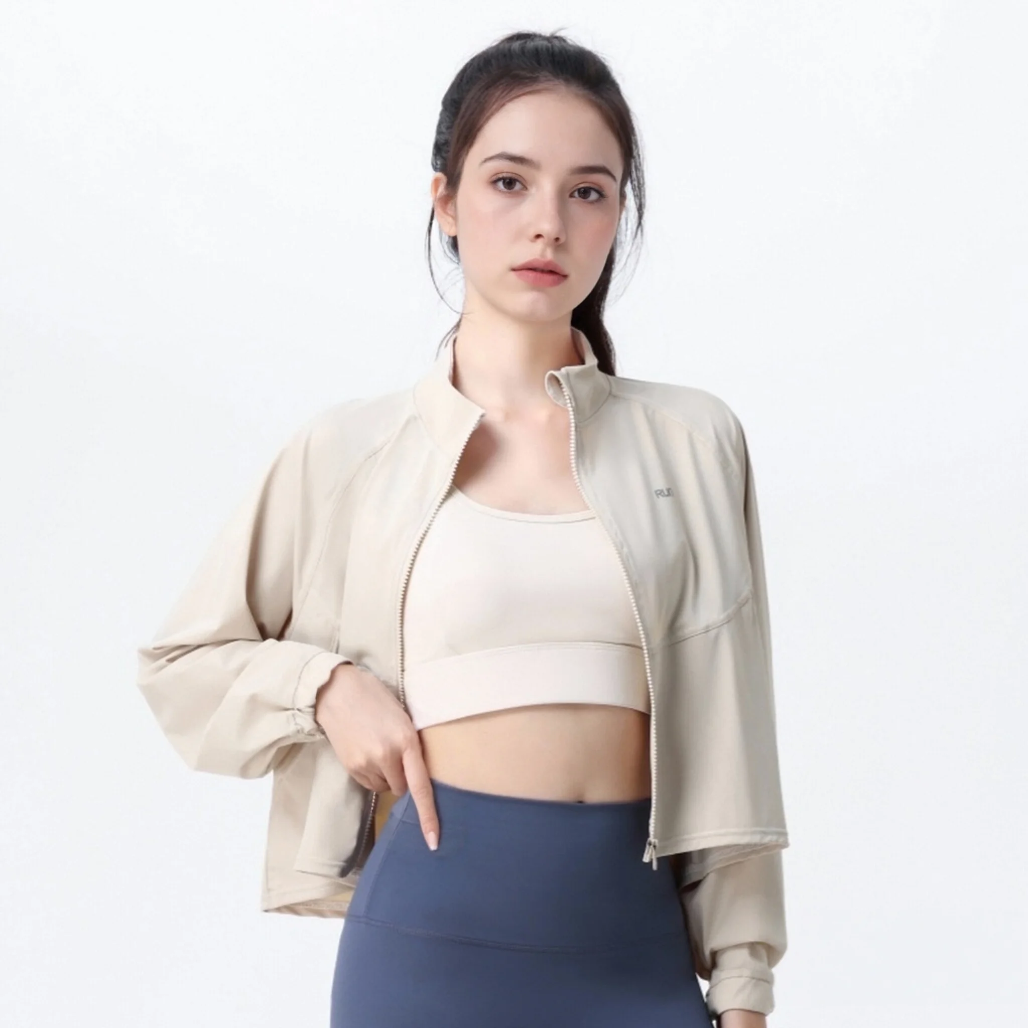 Jaqueta feminina de corrida à prova de vento PHIGEER, casaco curto de treino de ioga slim fit, top leve de ioga com zíper completo, roupa de rua