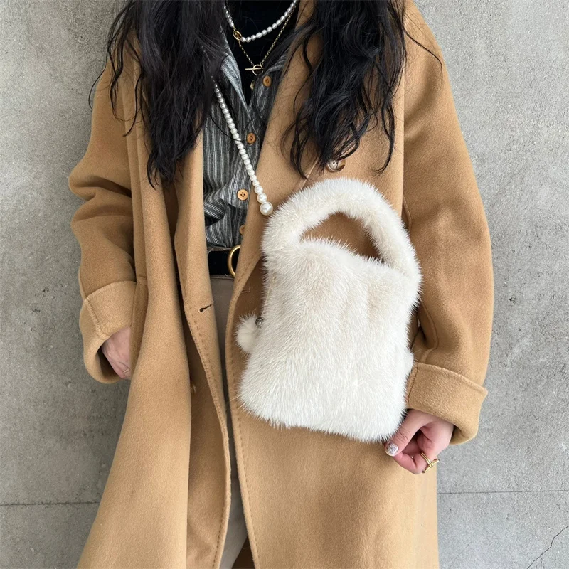 Soft And Comfortable Fur Bag Women\'s Mink Fur Woven Hand Bag Large Capacity Hairball Decorated Casual Fur Handbag