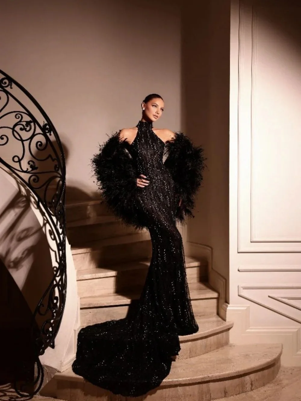

Elegant Black Evening Dress 2026 Luxe Halter-Neck Carpet Gown Fashion Feather-Trim A-Line Floor-Length Party Gown فساتين سهرة
