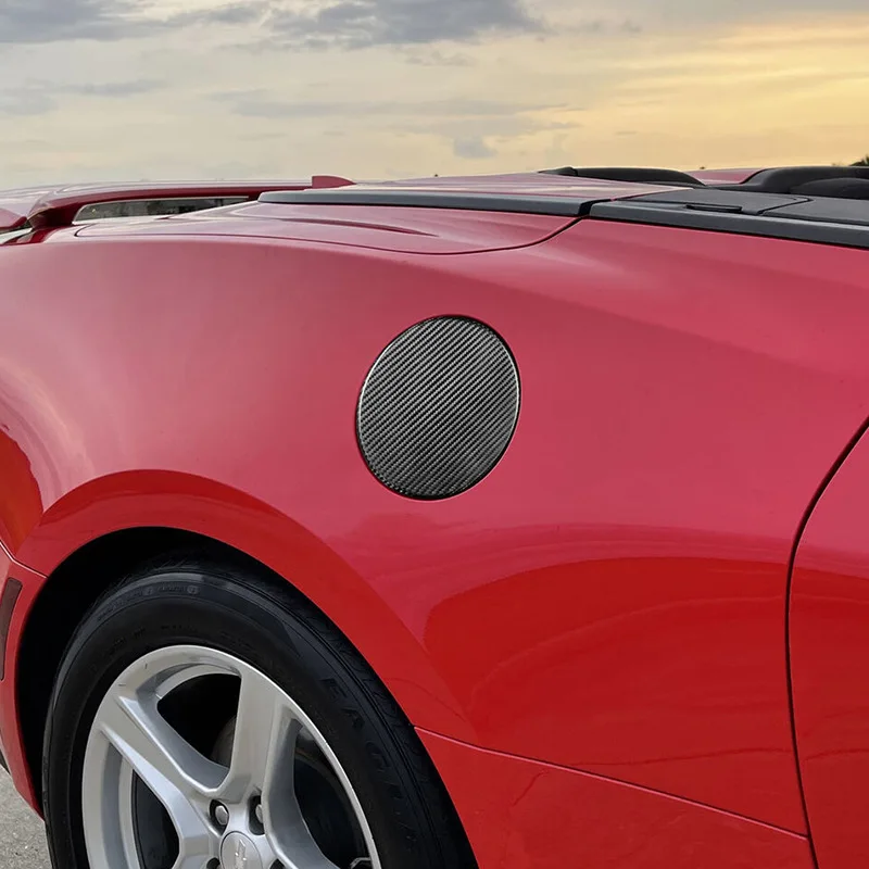 

This is a genuine carbon fiber appearance modification patch suitable for the popular Camaro 2016 car fuel tank cap