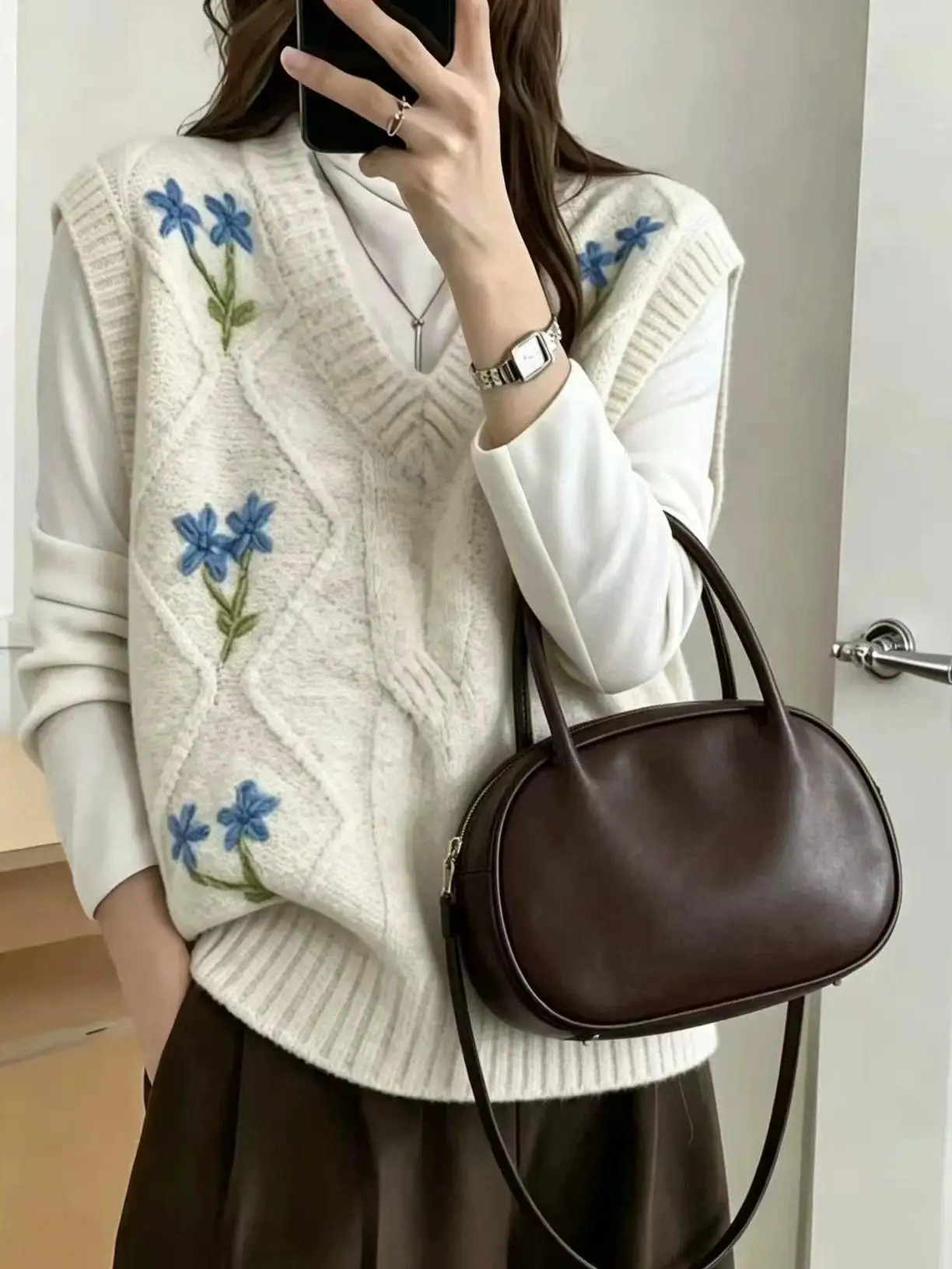 Autumn Winter V-Neck Embroidered Flower Knitted Vest Women's Loose Versatile Sweater Vest High-End Base Shirt Fashionable