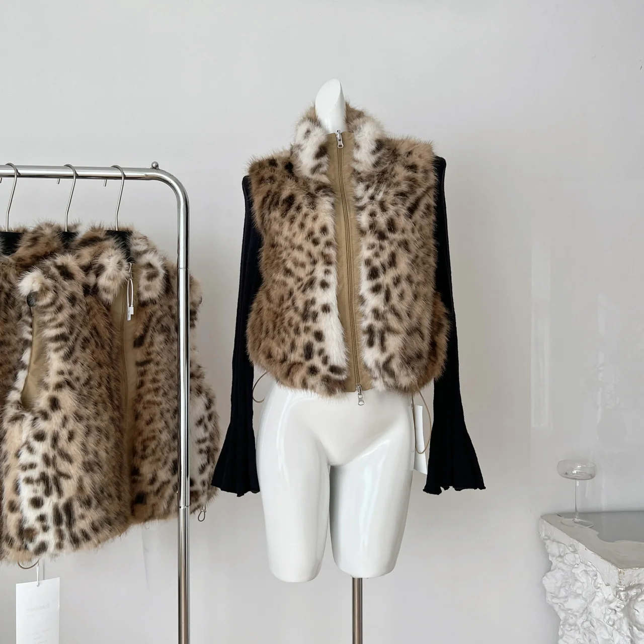 

Женский осенне-зимний двусторонний жилет на молнии с отложным воротником без рукавов, леопардовая верхняя одежда, женский уличный жилет из искусственного меха, топ