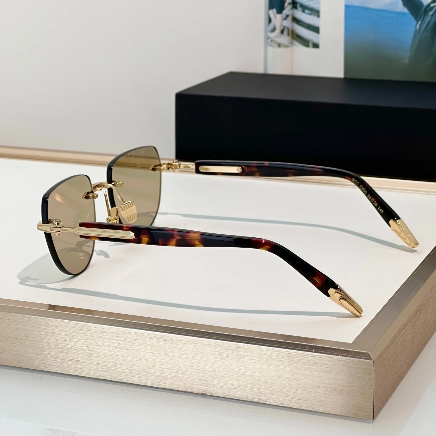 RO2 Sunglasses Man Woman, Statement Rimless Gold Frame Light Yellow Lens UV400 Stand Out Unisex Sunglasses