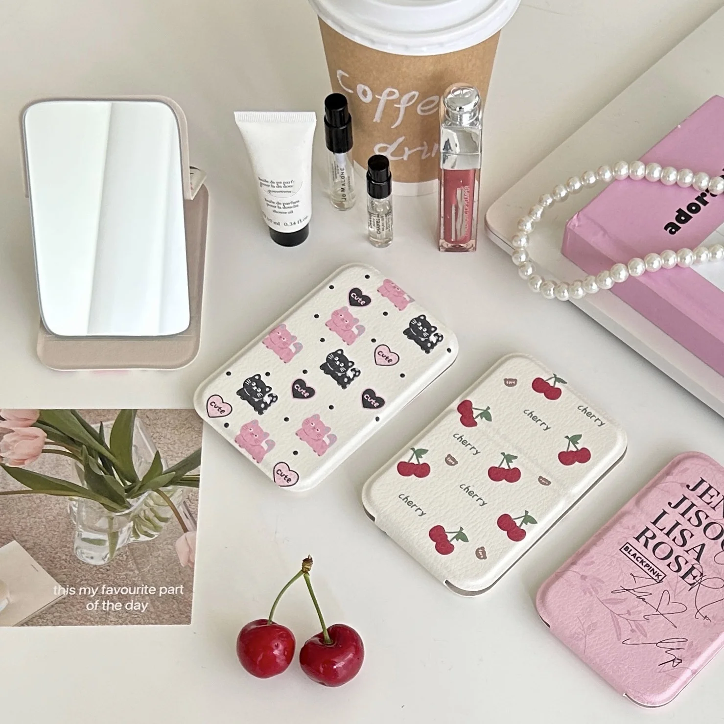 Klappbarer Schminkspiegel, tragbarer Mini-Spiegel, süßer Hand-Schminkspiegel, tragbarer Desktop-Schminkspiegel, ein Geschenk für Mädchen