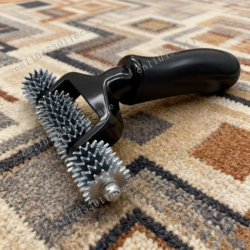 Spiked Seam Roller-Carpet & Padel Court Curled Turf Installation Tool with Ergonomic Non-Slip Handle, Metal Gear Design