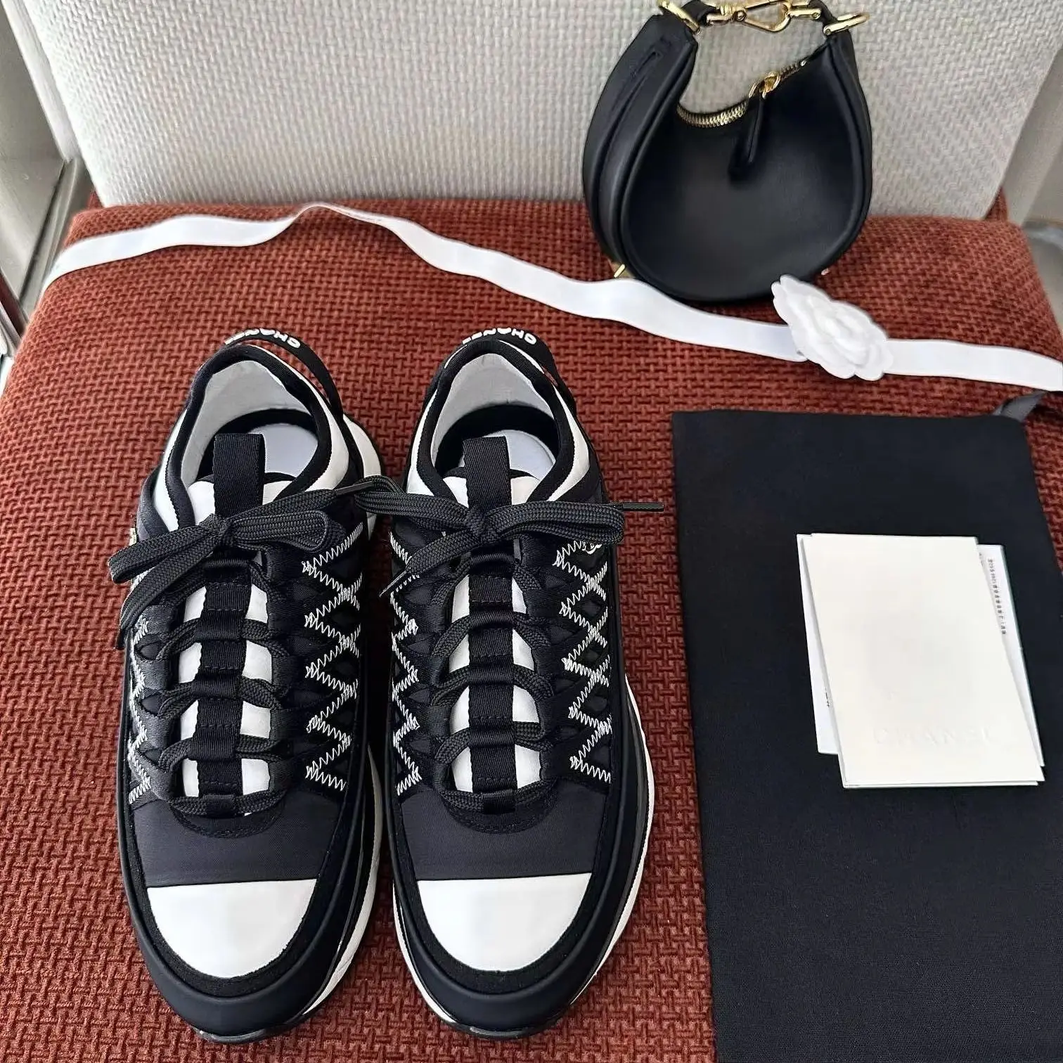 Unisex Black White Contrast Stitch Sneakers Lace Up Thick Sole Casual Fashion Trainers
