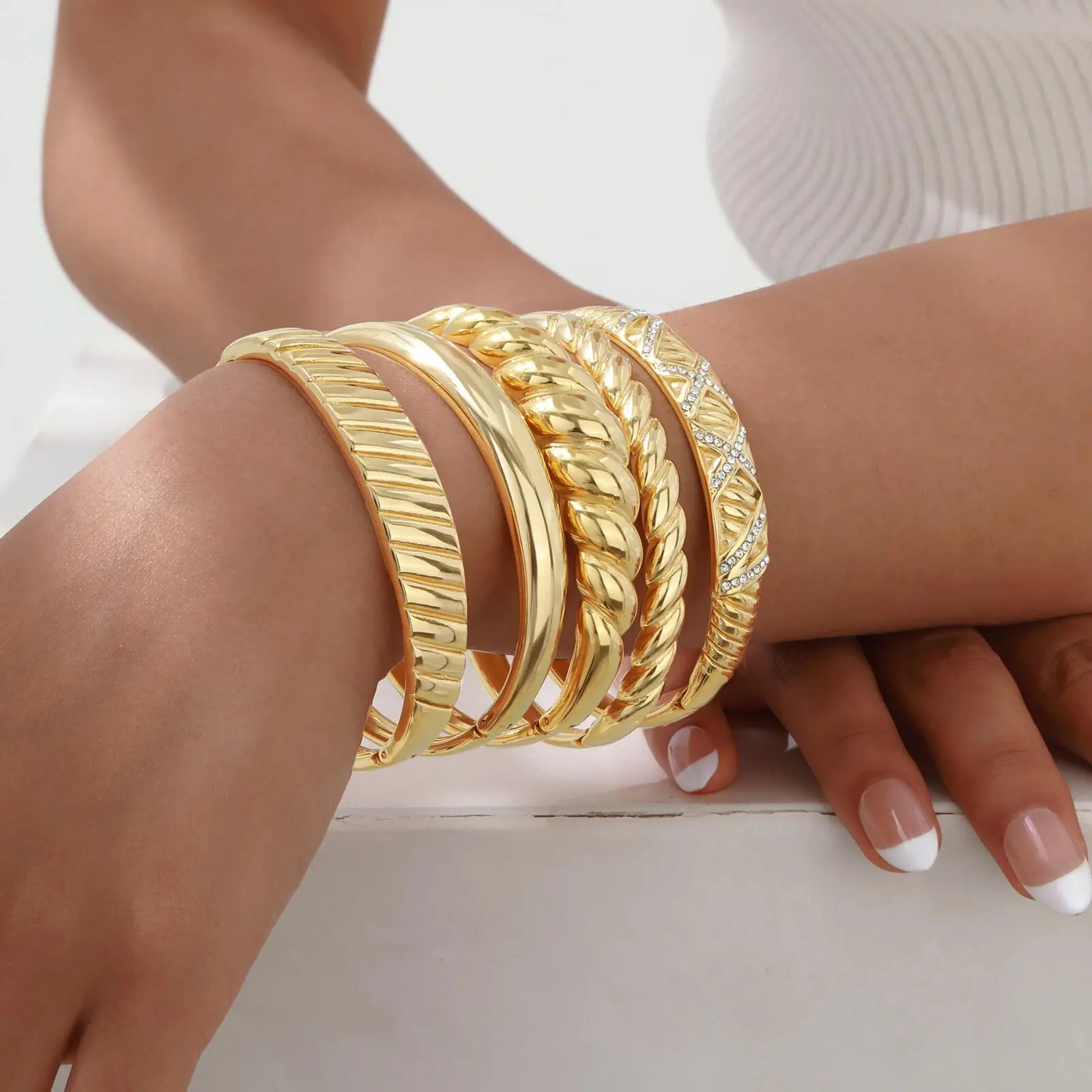 Vnox Stainless Steel Bangles For Women,Simple Atmospheric Round Smooth Twists/Cross/Twill Open Bangle,Fashion Jewelry Party