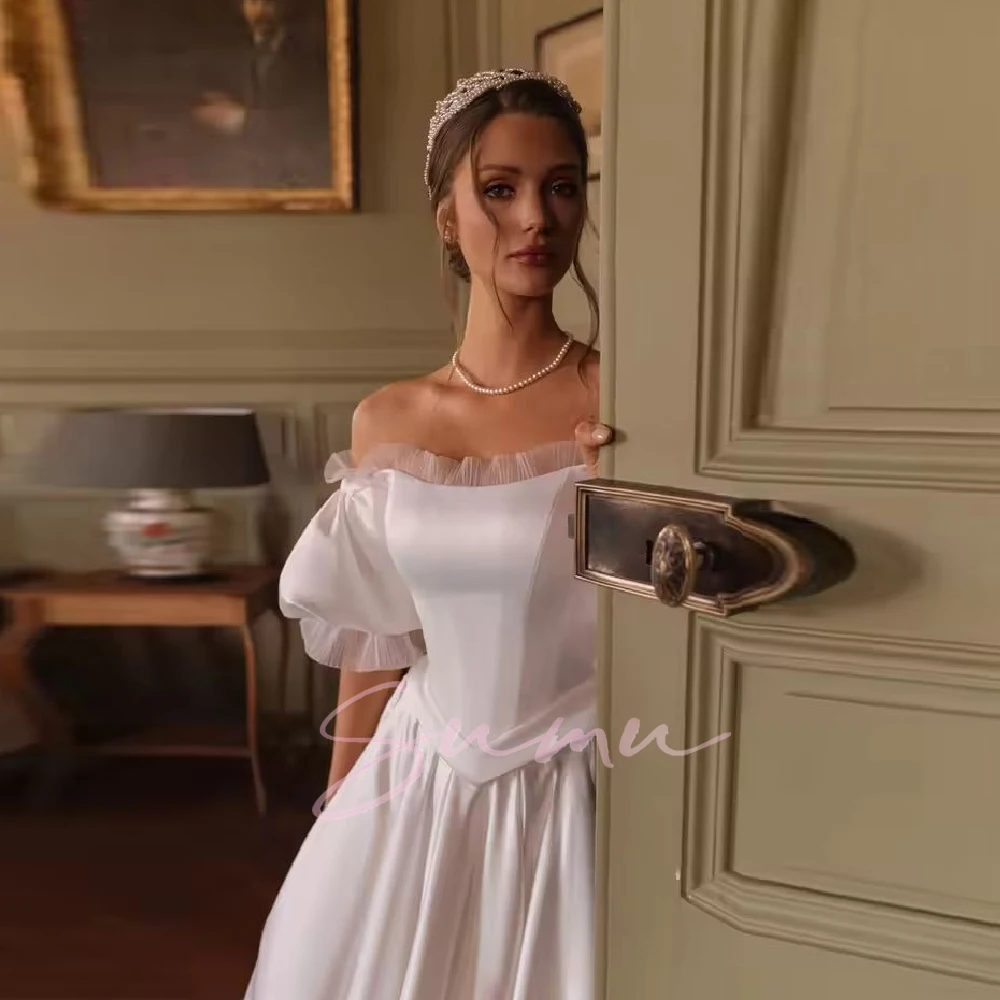 فستان زفاف مخصص بطيات من التول وأكمام منتفخة وزر من الساتان فستان زفاف طويل على شكل حرف a Abito da sposa