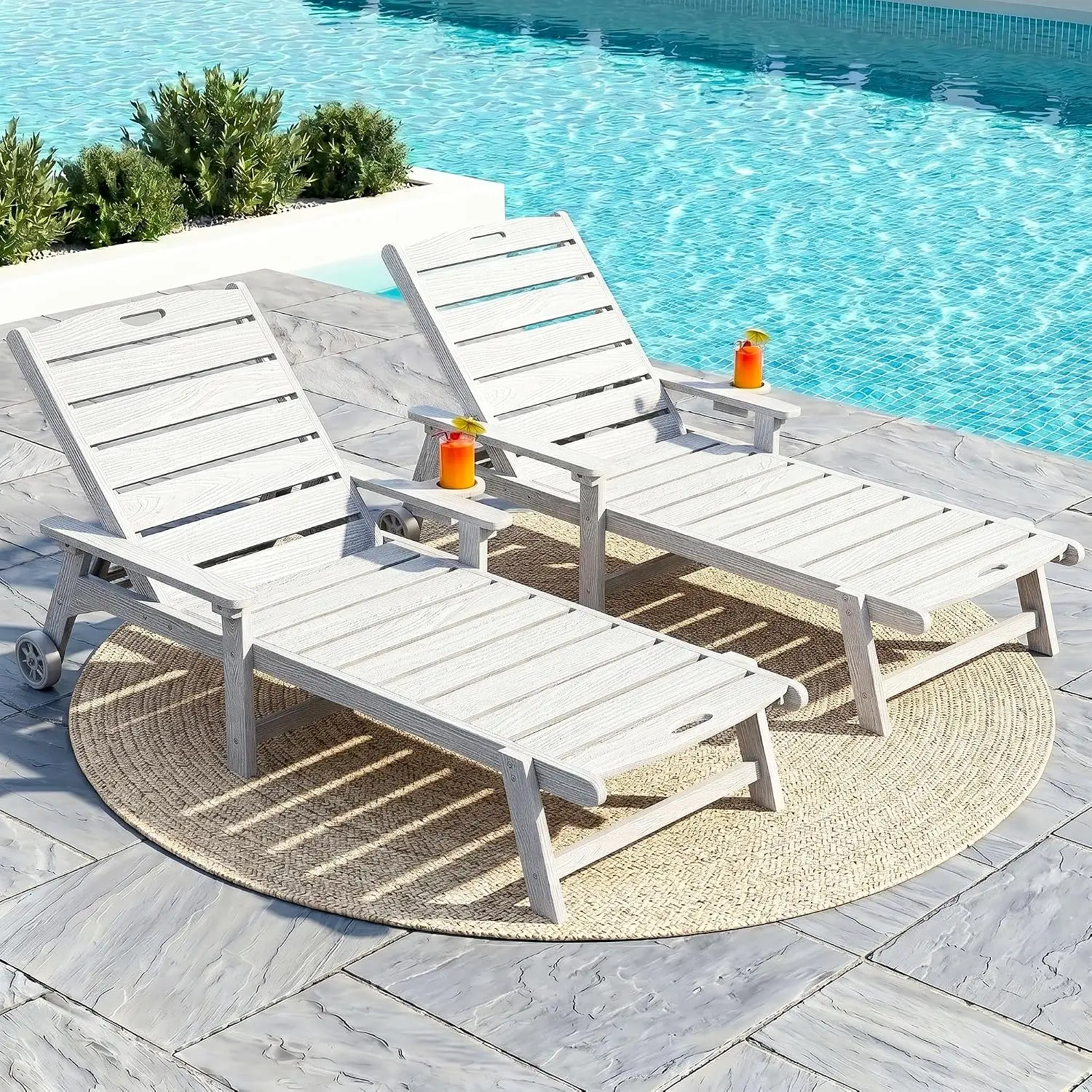Juego de 2 tumbonas ajustables para exteriores, tumbonas de polietileno de alta densidad resistentes a la intemperie con ruedas, sillas plegables para tomar el sol junto a la piscina en cinco posiciones para patio exterior, color blanco