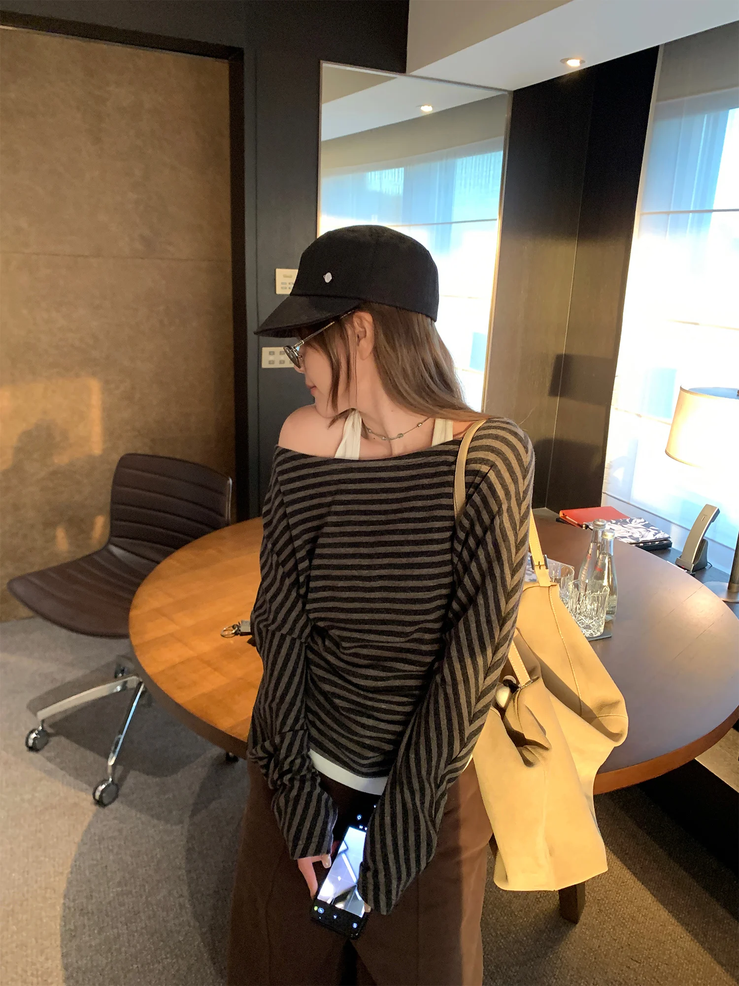 

Корейская полосатая футболка женская шикарная с открытыми плечами Ne висящий топ в полоску мягкий удобный длинный све летняя мода