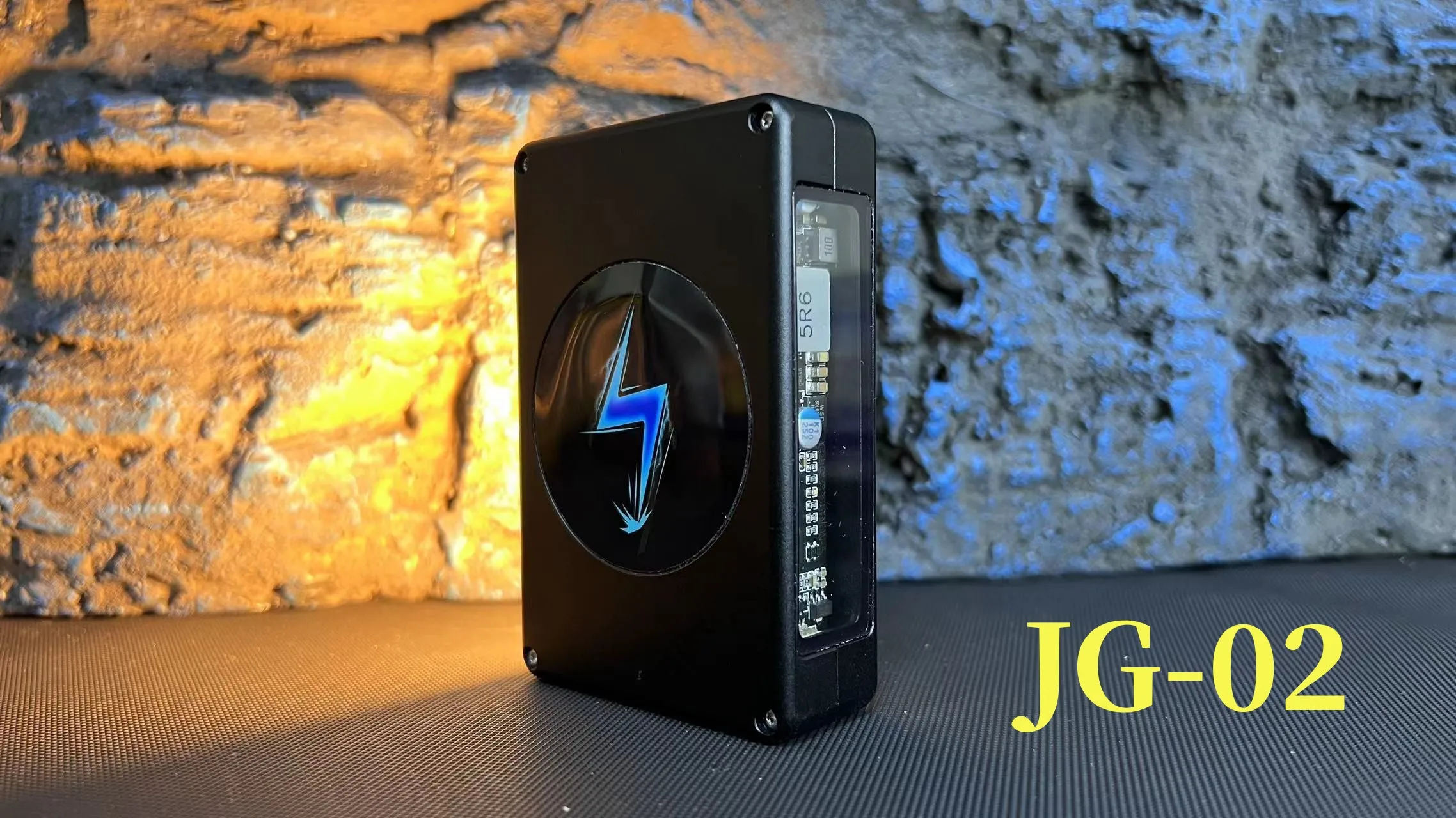 

New JG-02 Wolverine super fast charging mobile power supply PD65W color screen wireless charging LED lamp 10000mah