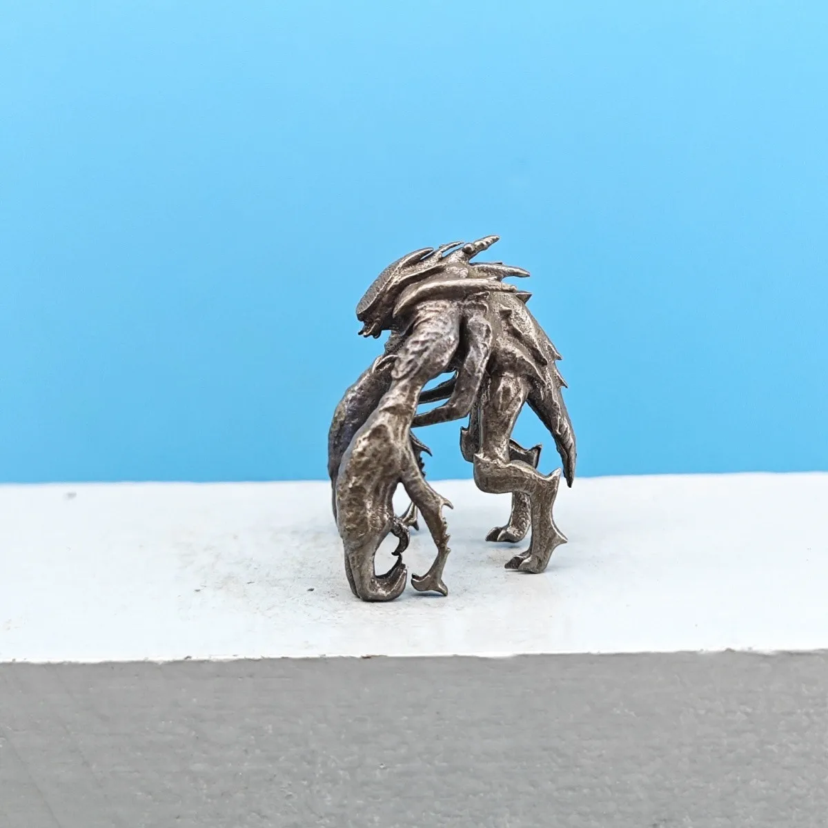 Vintage Brass Sci Fi Alien Creature Figurine Mini Metal Sculpture Fantasy Monster Desktop Ornament Collectible Craft Gift