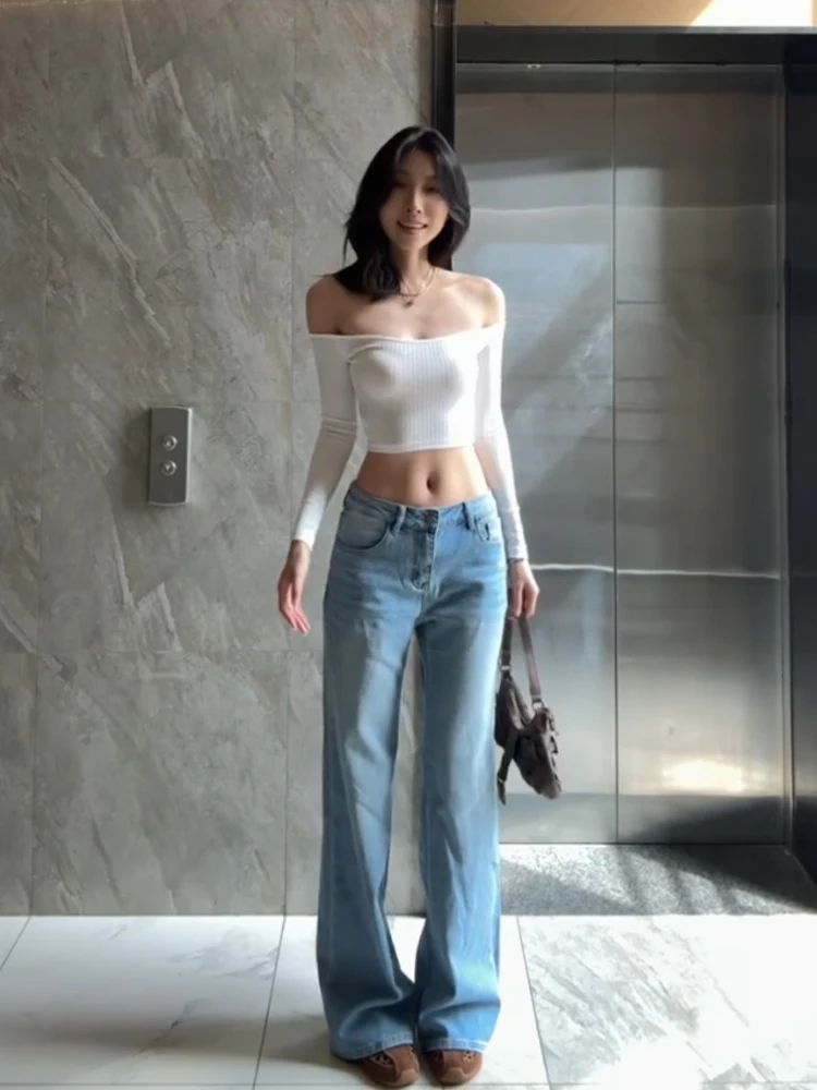 تي شيرت نسائي أبيض بأكمام طويلة وقصة ضيقة يكشف الكتفين، قميص قصير مثير ومرن يكشف البطن بلون واحد بأسلوب عملي