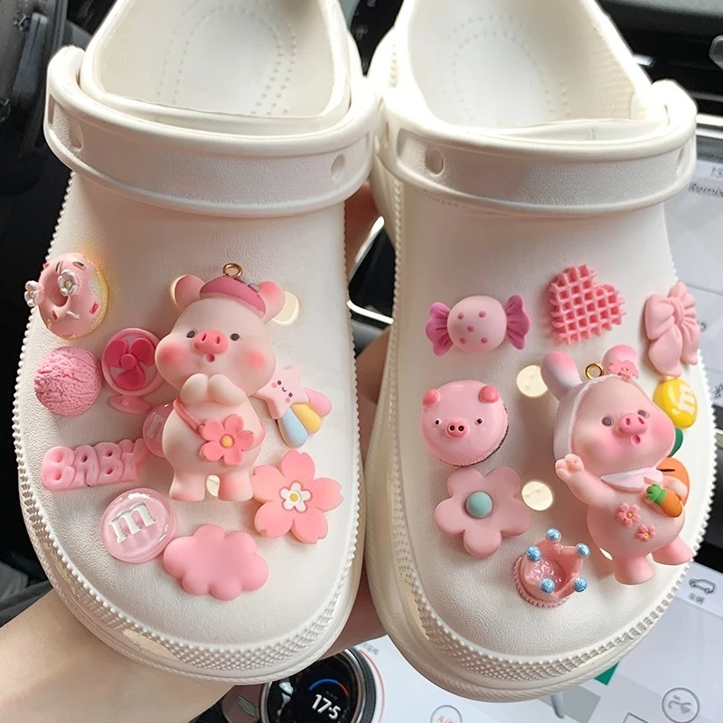 

DIY Hot Sale Shoe Charms for Crocs Quality Cute Cartoon Doll Clogs Shoe Buckle Lovely Pink Pig Designer Charms Kids Girls Gift