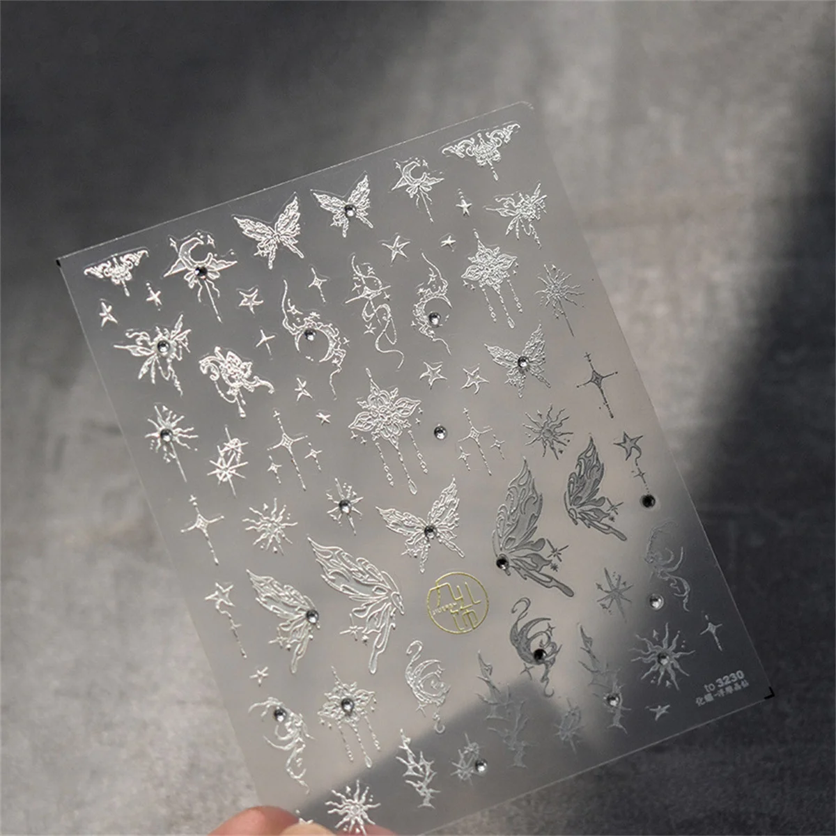 1ชิ้น5D แวววาวพลอยเทียมกลวงผีเสื้อเล็บเสน่ห์สติกเกอร์ตกแต่งเล็บหรูหราสติ๊กเกอร์ตกแต่งเล็บทำเล็บมือด้วยตนเองแถบเลื่อนกาว