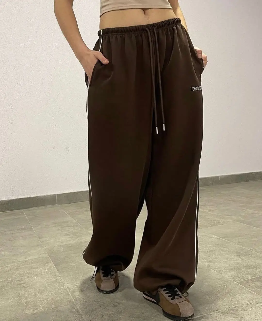(Khaki)