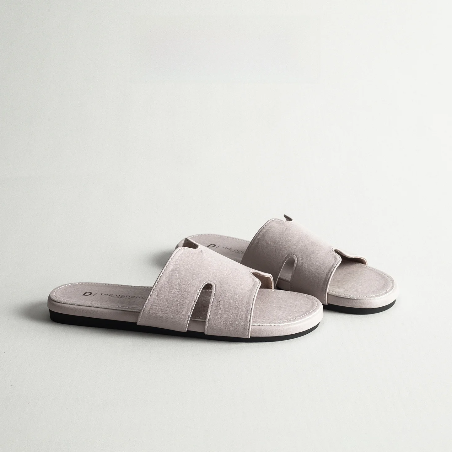 Leather Sandals Women's Summer Outdoor Anti-slip Flat Casual H Slippers Beach Matching Skirts Cool Slippers Slip-On Shoes