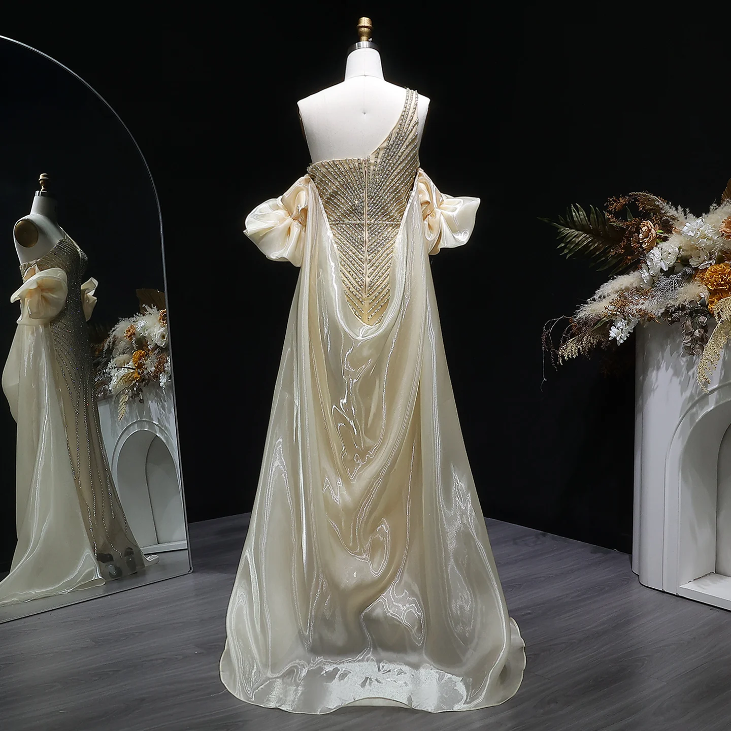 Sharon Said Dubai Luxuriöses Einschultriges Abendkleid mit Langer Schleppe, Stark Perlenbestickt, Saudi-Arabisches Damen-Abendkleid SS016 Maßanfertigung – Detail 28