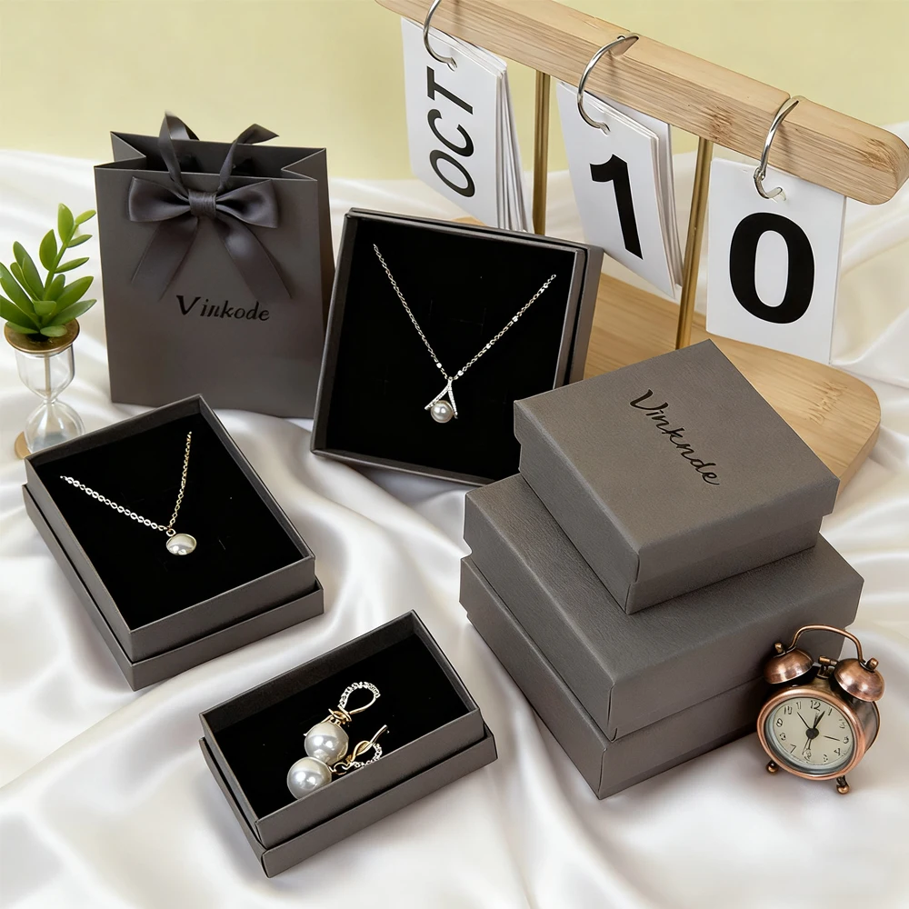 

24 упаковки, коробка для колец с ожерельем на заказ, 7x7x3 см, серый узор личи, картонные шкатулки для драгоценностей, прямоугольный подарочный футляр для ювелирных изделий на свадьбу