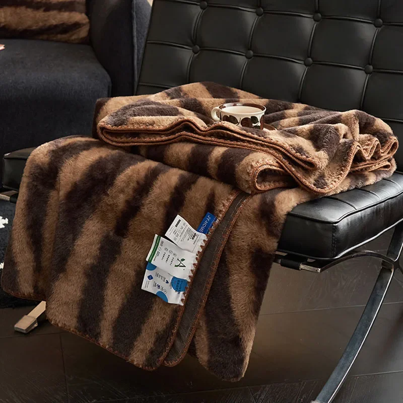 Retro Rabbit Plush Printed Blanket Luxury Thick Warm Throw Blankets for Autumn and Winter Multifunctional Leisure Sofa Nap Shawl