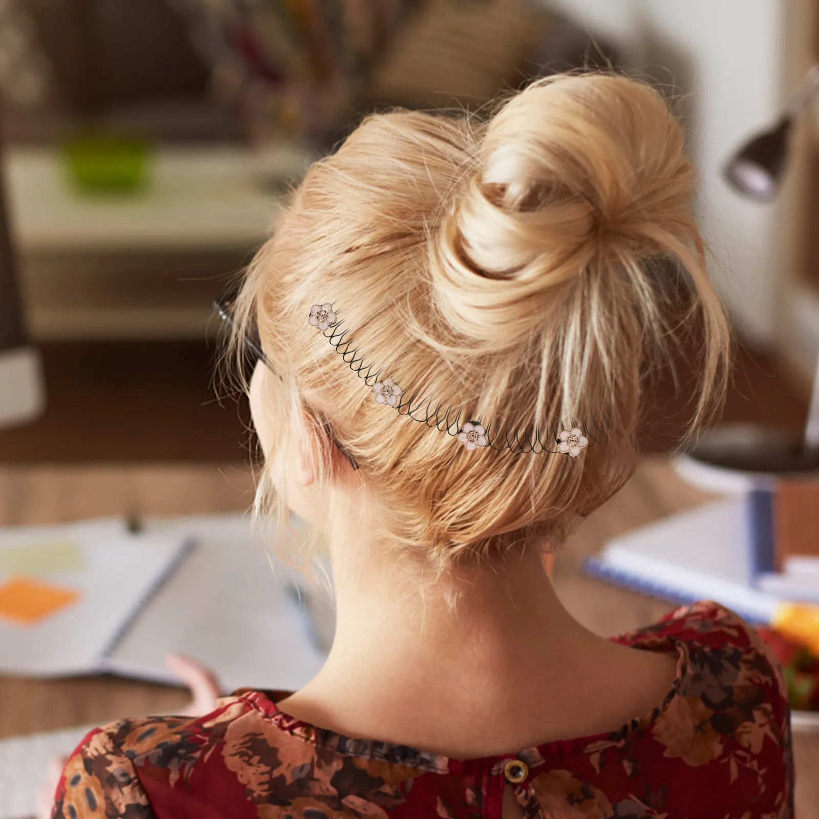 

2Pcs U Shape Hair Finishing Fixer Invisible Comb Clips Compact Taming Tools for Flyaways Stray Hairs Nape Hold Women