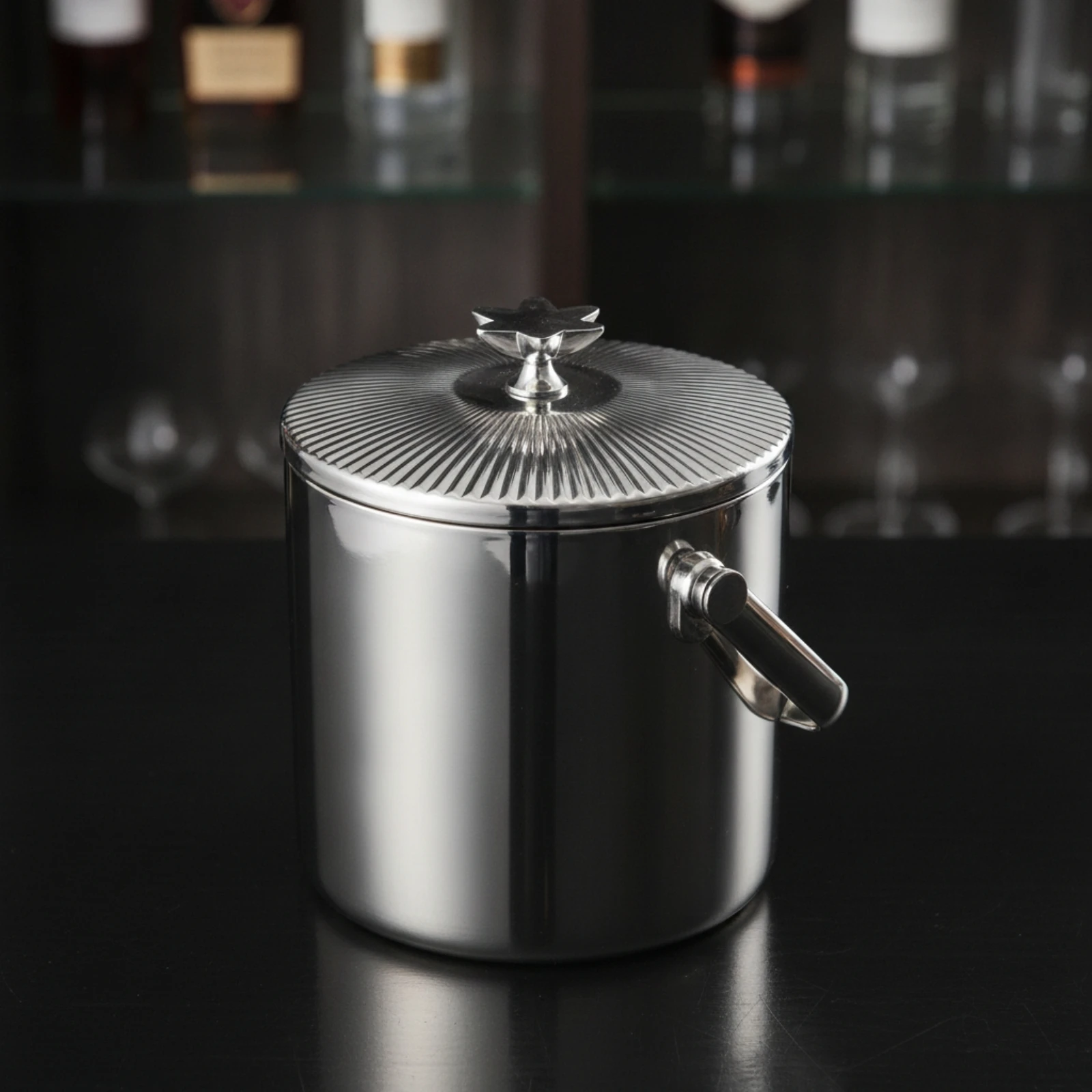 Ice Pail with Lid Cylindrical Ice Pail with Handle Container Sturdy Easy to Clean for Hosts, Home Bar, Parties