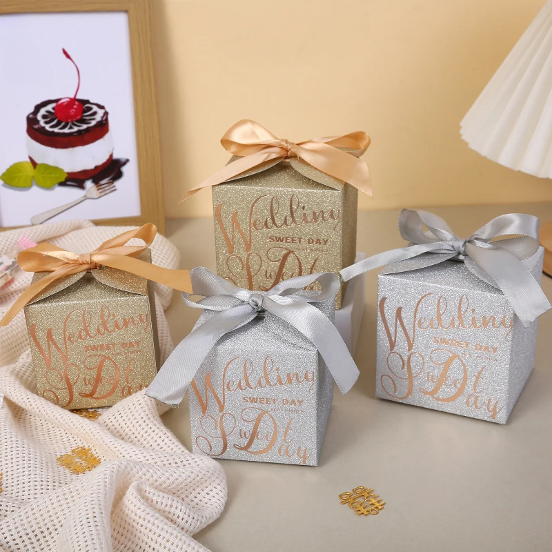 

Wedding Candy Box Chocolate Treat Gift Paper Boxes with Ribbons Pearl Glitter Packaging Bags Exquisite Wedding Favors for Guests