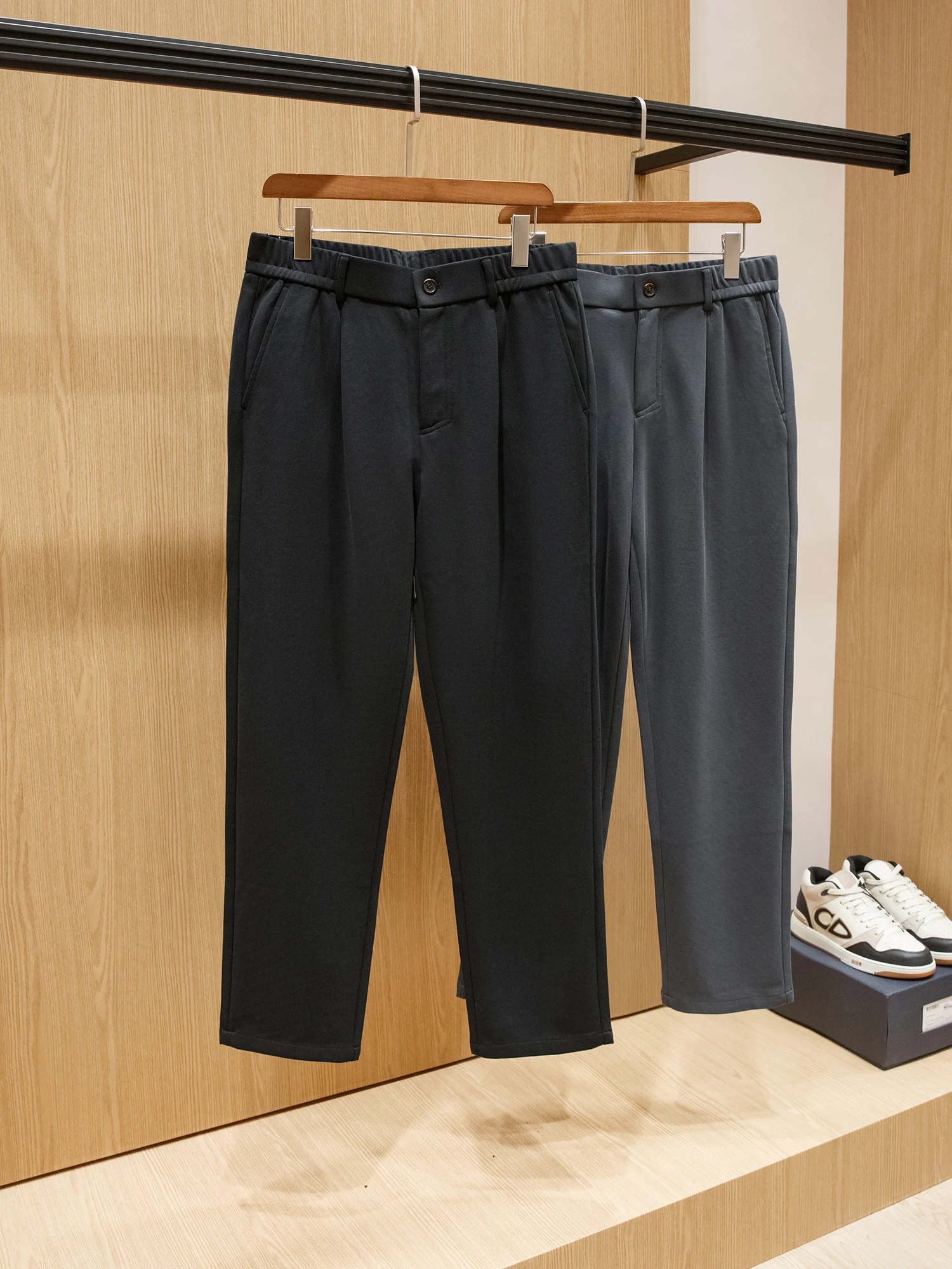 

Итальянские мужские брюки для путешествий: эластичные, прямого кроя, из модала с воздушной прослойкой, не мнущиеся, премиум-класса