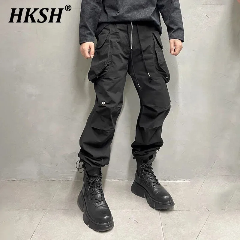 

HKSH Spring Men's Tide Dark Splice Pleated Tactical Cargo Pants Fashion Versatile High Street Chic Loose Vintage Overalls HK0019