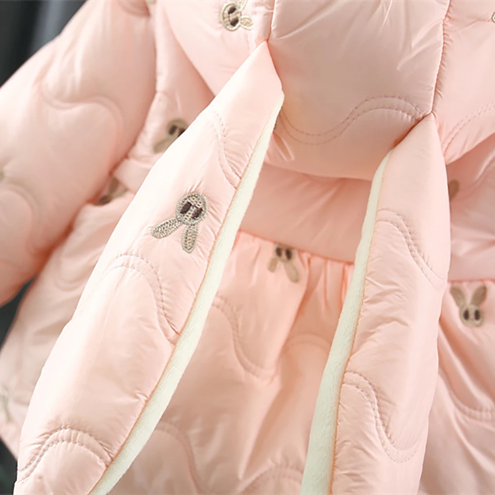 The new winter girls\' coat with hat flower edge this rabbit print warm and fleece warm long sleeve coat + diagonal bunny bag