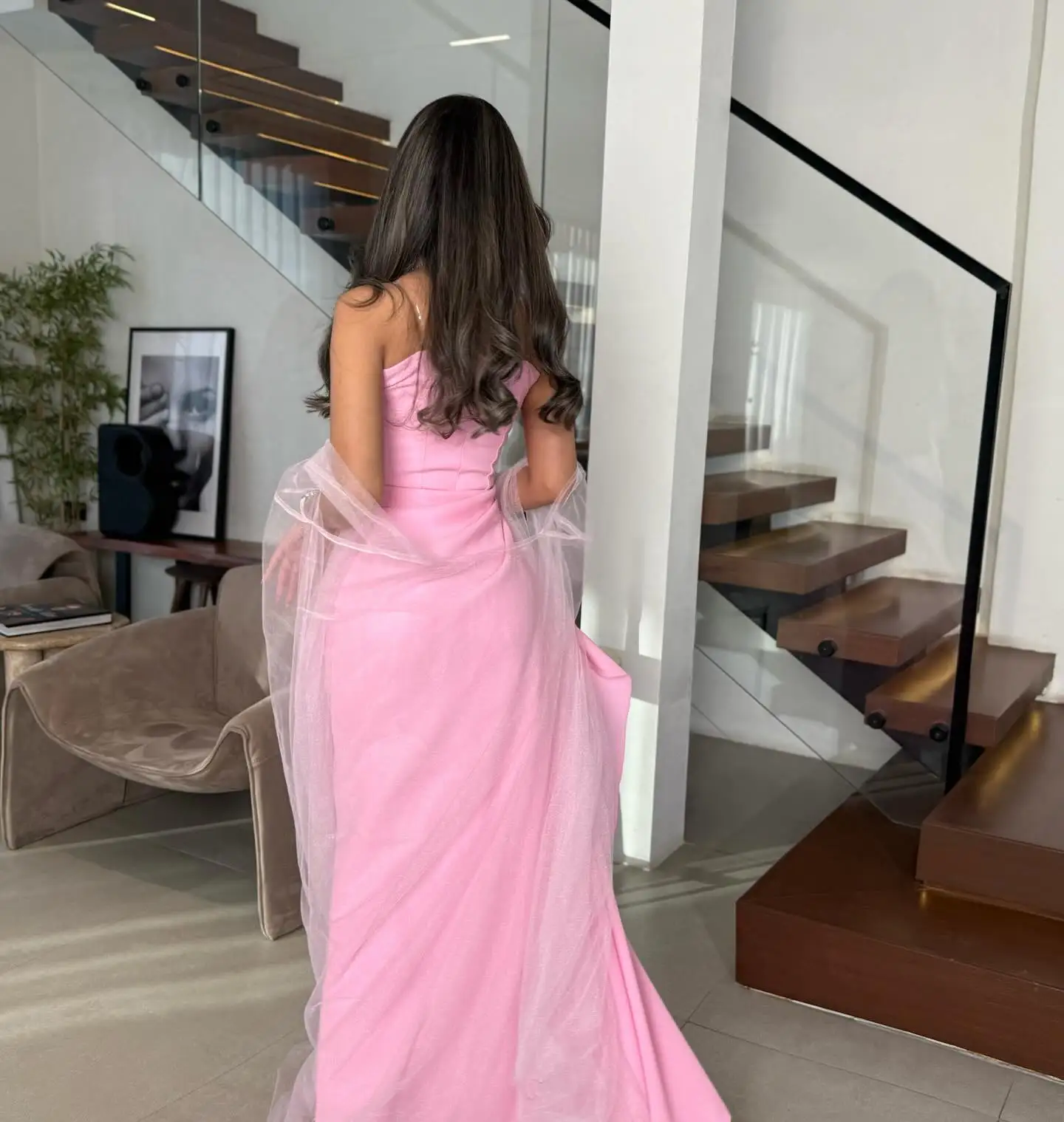 カスタマイズされたイブニングドレス絶妙なサテンストラップレスノースリーブセレブドレスクラシックリボンAラインスイープトレインパーティードレス