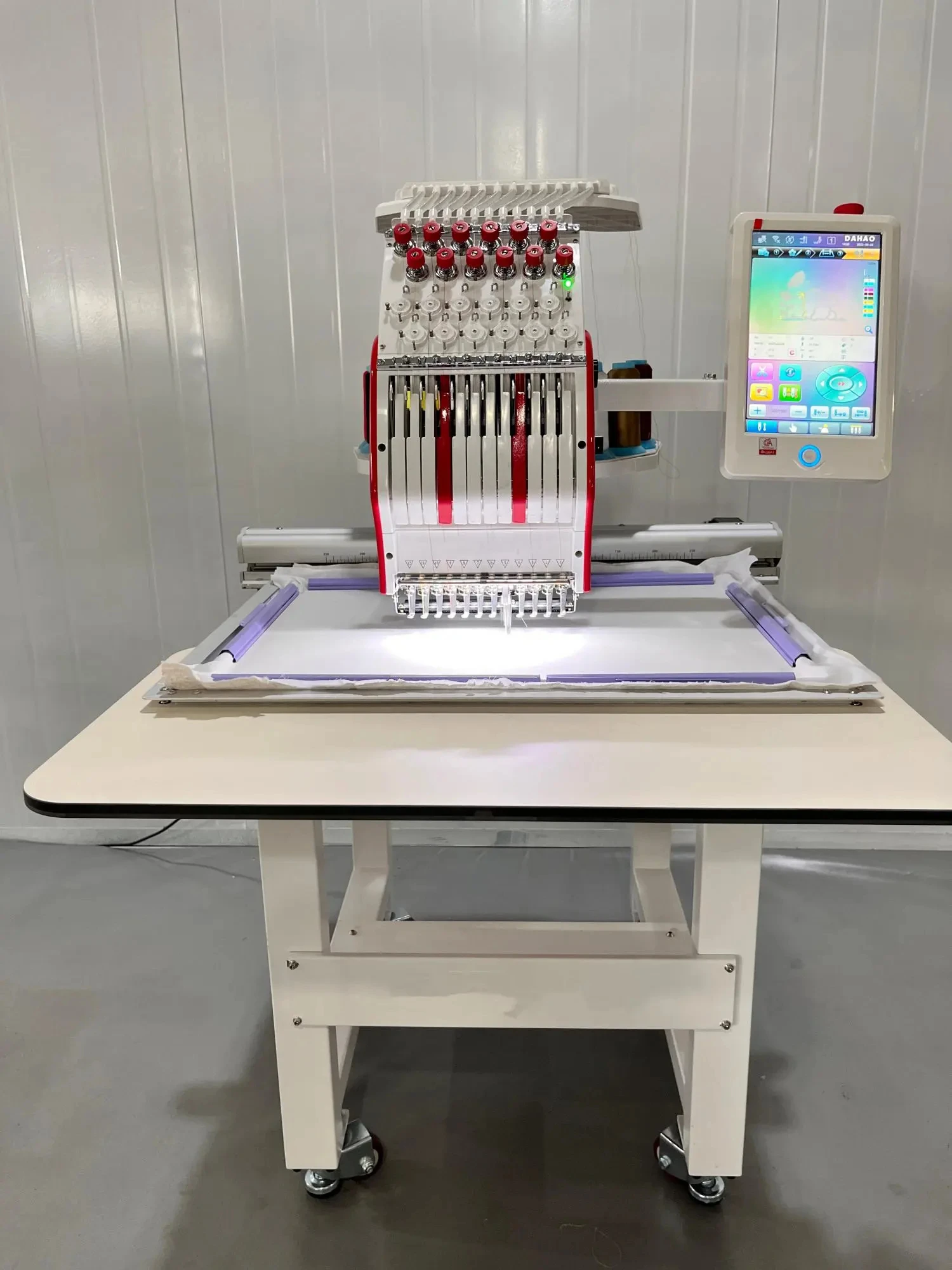 Single Head Commercial Embroidery System with Automatic Color Change No Rethread Customized 15 Needle for 15 Color Design