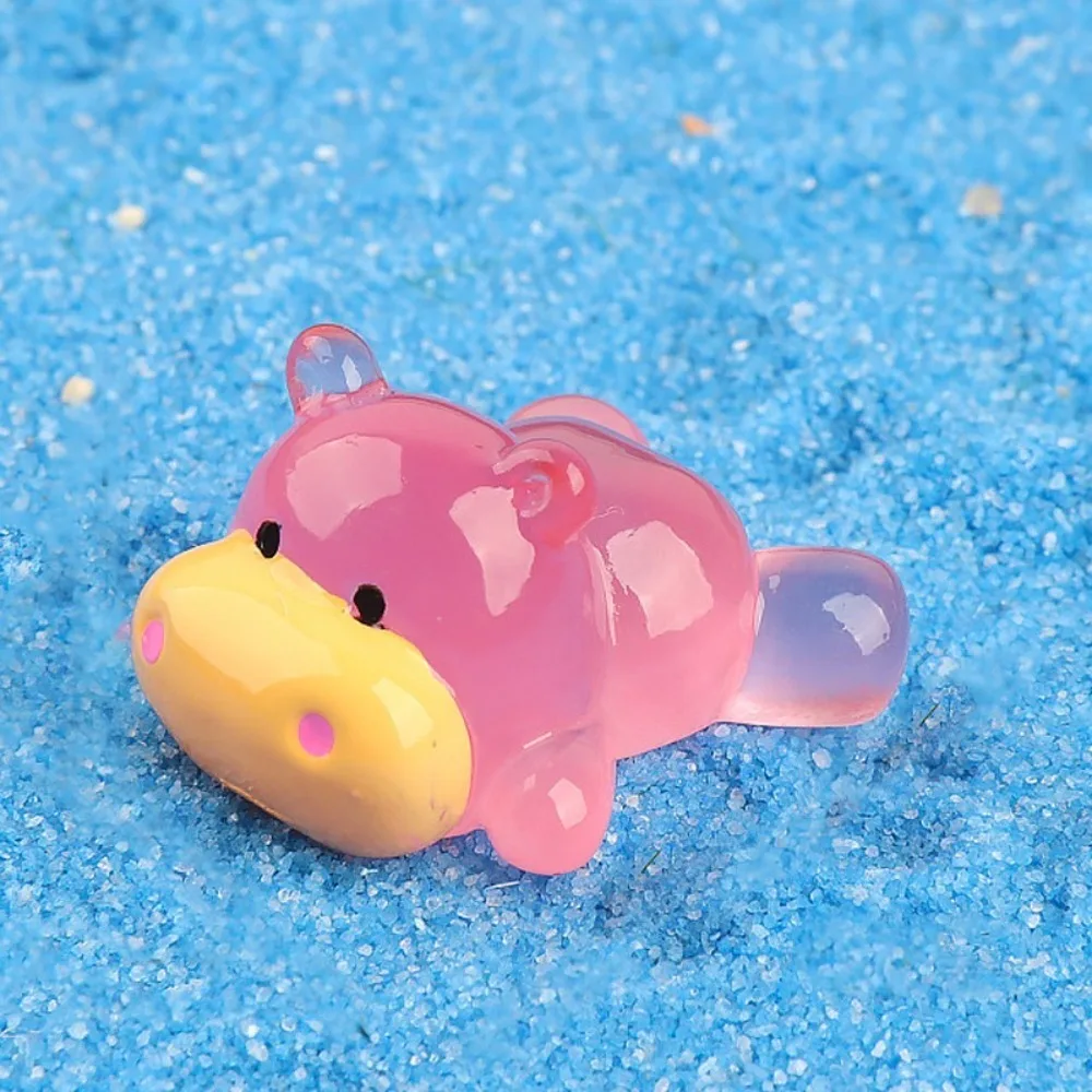 Angry Baby Hippo Mini Hippo Luminous Ornament Light in The Dark Żywica Hippo Doll Miniaturowa torba Śliczne rękodzieło DIY