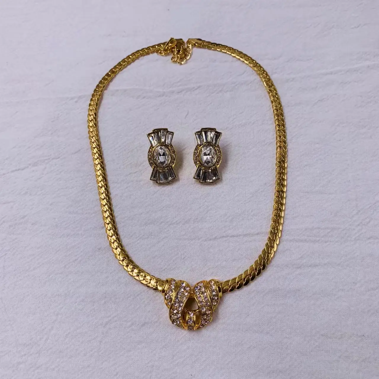 

Vintage Gold Plating Zircon Necklace Earring Two-Piece Set Fashion Trends Woman Jewelry Set Dress Banquet Accessories New