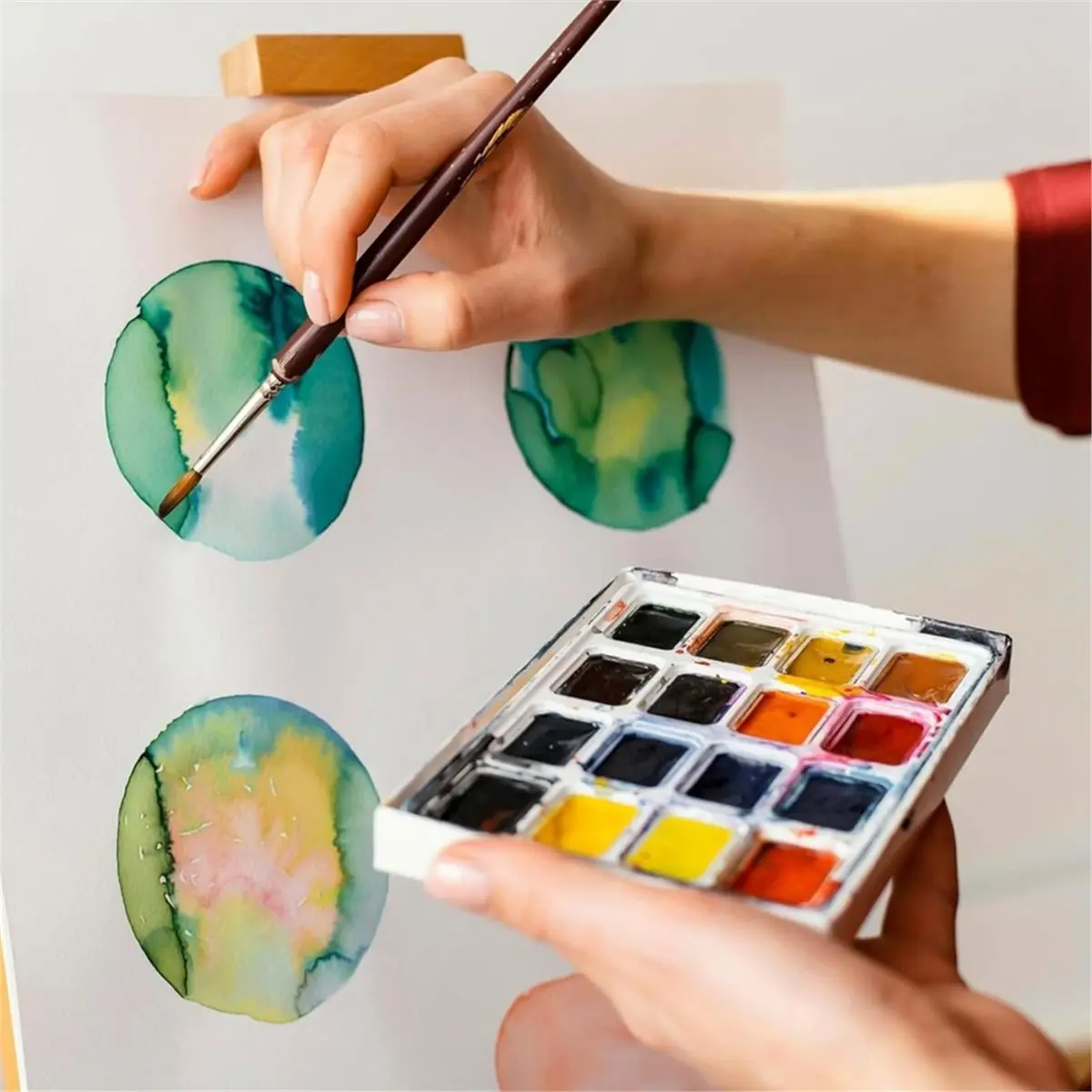 PHONE&GEAR 1.8ml Watercolor Half Pan 50 PCS White Plastic Empty Half Pans for Watercolour Paint Gouache Plastic Artists Palette