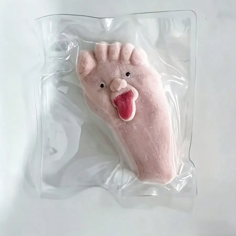 

Funny Face Squeeze Foot Shape Soft Toy Elastic TPR Fingertip Play Cute Party Gift For Christmas Halloween New Year