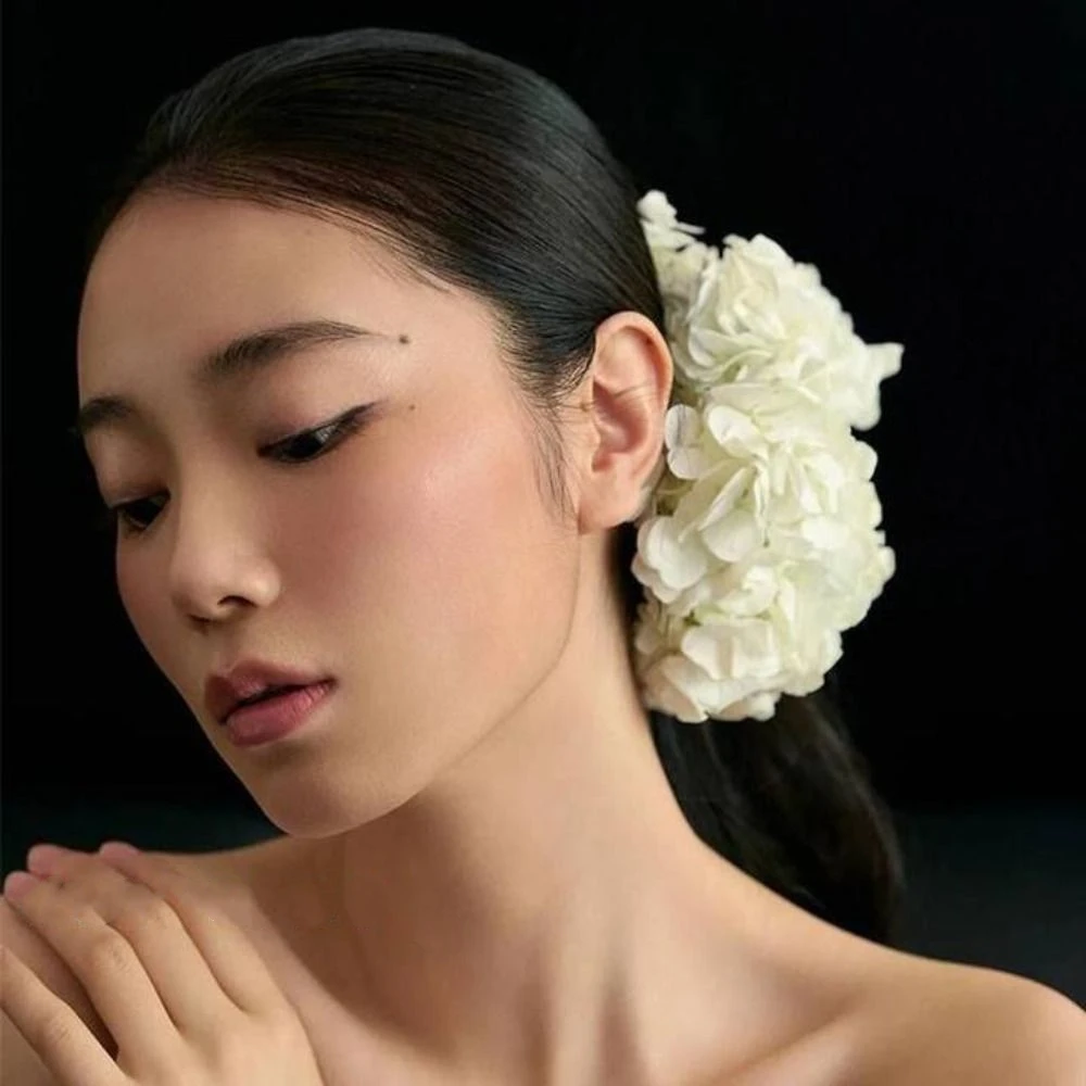 妖精白い花の花嫁の頭飾りアジサイエレガントなブライダル帽子結婚式フレンチスタイルのヘアジュエリー写真撮影アクセサリー