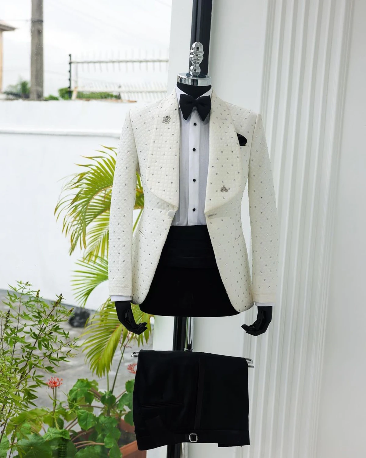 Men\'s Suit 2 Pieces White Blazer Black Pants One Button Wide Lapel Business Beads Formal Work Wear Wedding Groom Costume Homme