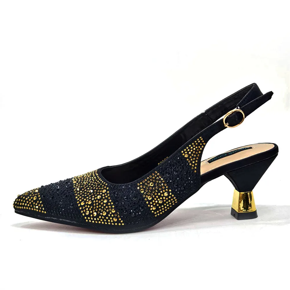 

2025 г., модная милая женская обувь в африканском стиле, черная, новейшая роскошная элегантная женская обувь в стиле ретро с дворцовыми стразами, аксессуары