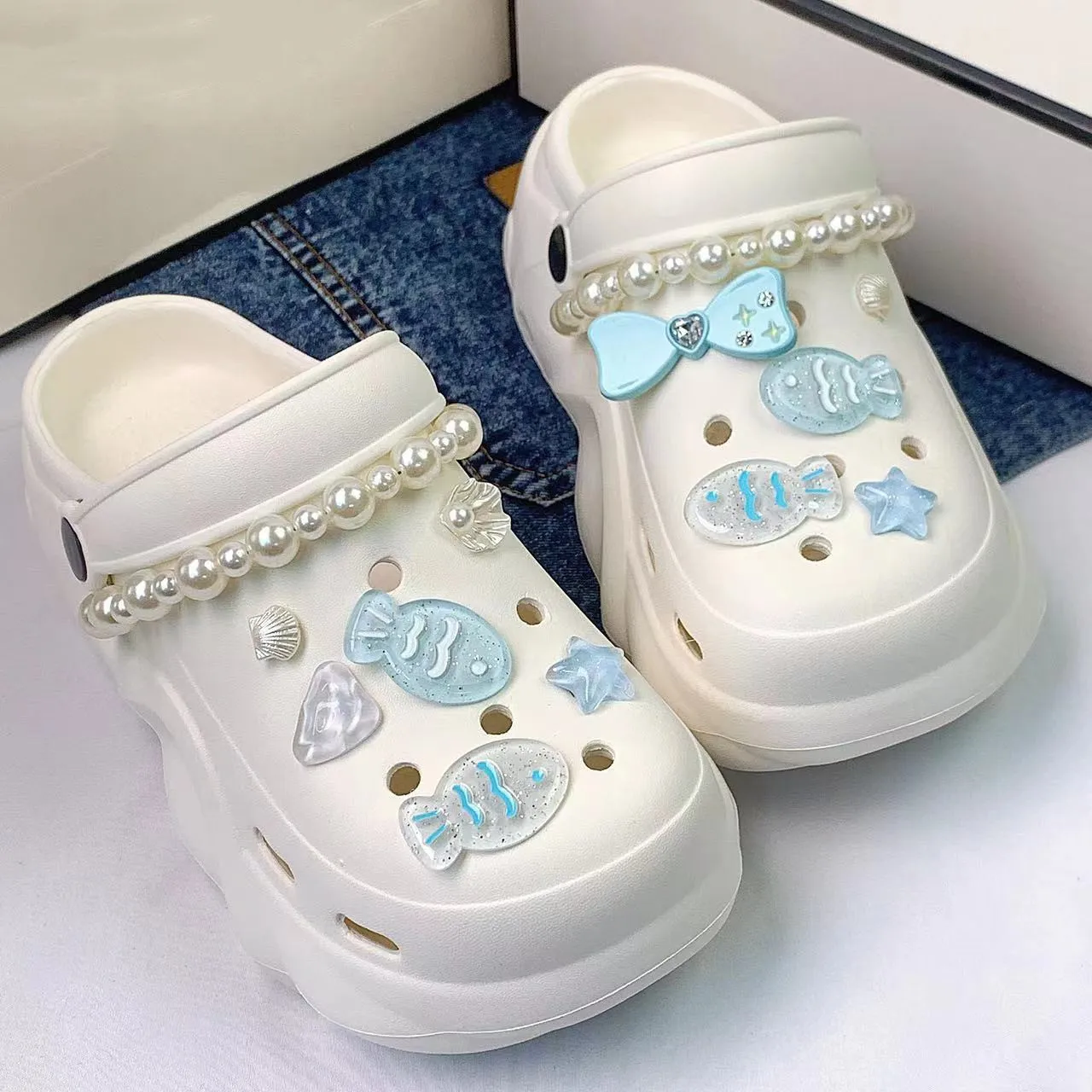 

New Lovely Cartoon Blue Fish Set Hole Shoe Charms Decorations Fashion Pearl Chain Shoes Buckle DIY 3D Hole Shoe Accessories