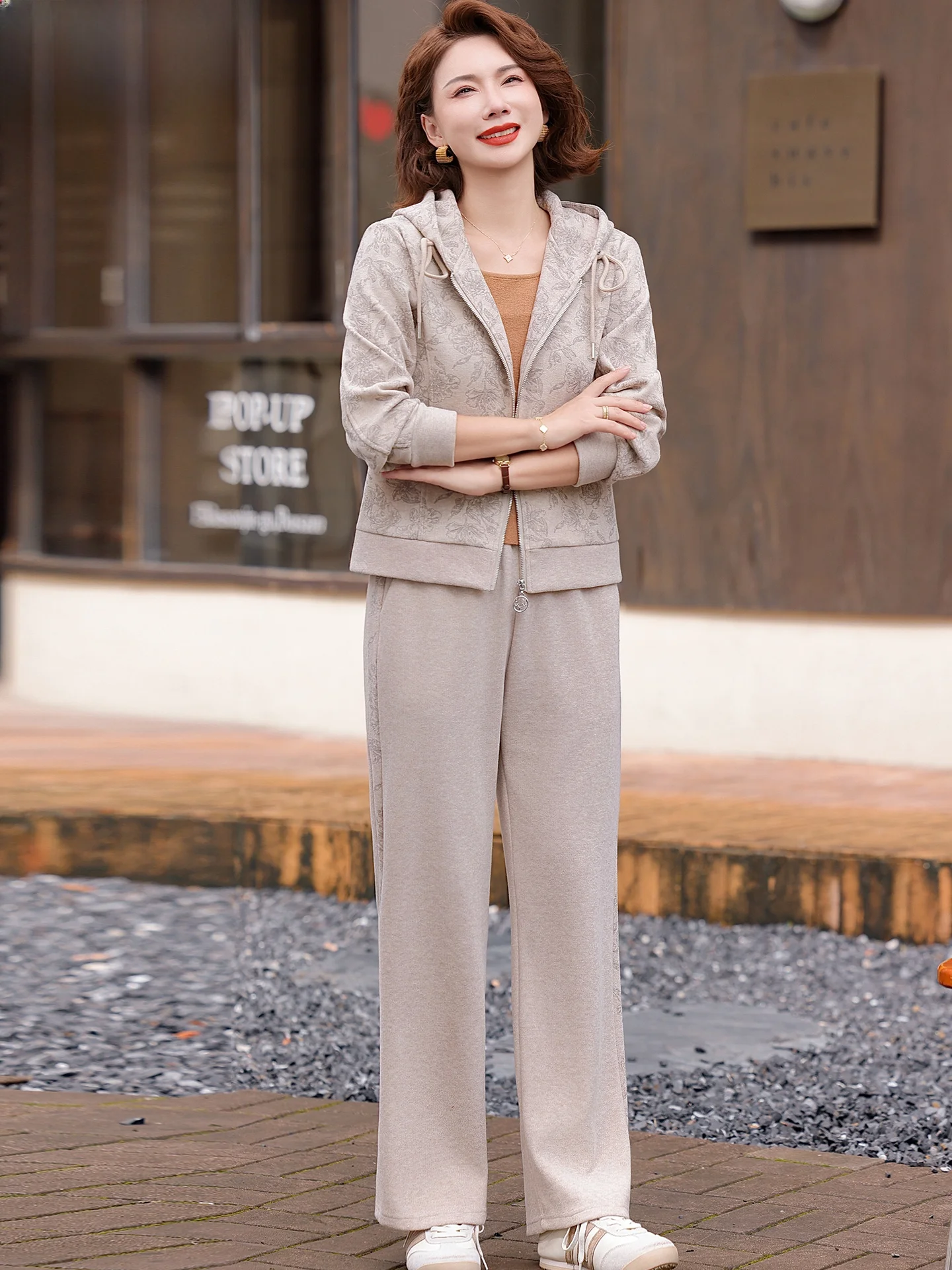 

Casual Sportswear Set for Middle-Aged Women Autumn Fashion Two-Piece Outfit Breathable Polyester Blend Long Sleeve Top And Pants