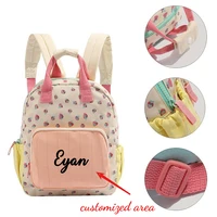 Mochila con estampado de fresa con nombre bordado, bonita bolsa de lona con contraste de dopamina, ligera, Ideal para uso diario, viajes para niños