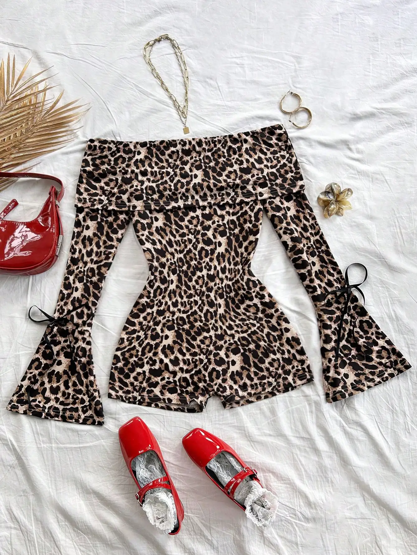 

Комбинезон с леопардовым принтом, открытыми плечами, длинными рукавами и расклешенными манжетами для вечеринок и уличного стиля