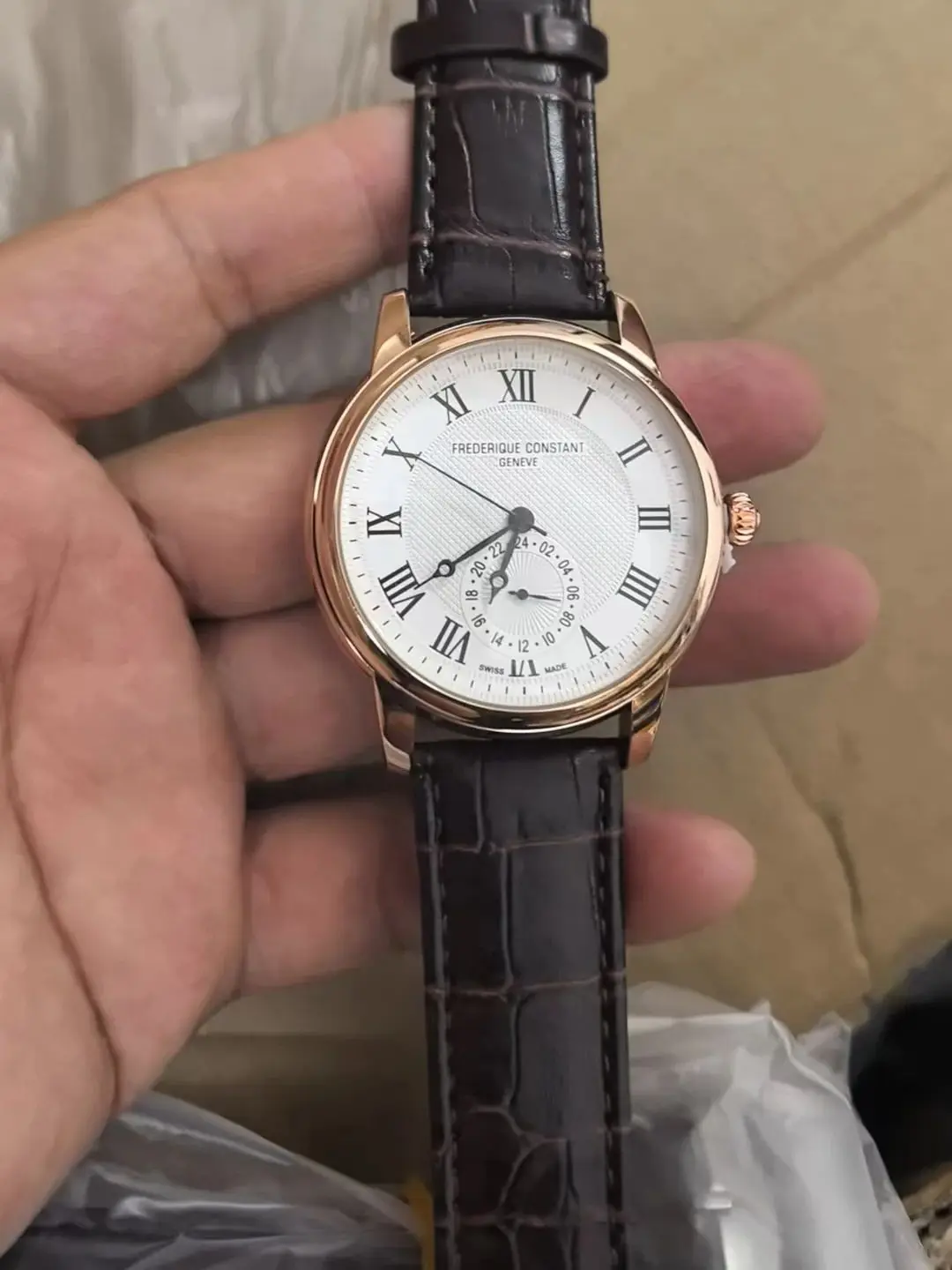 Orologio rotondo da uomo con cinturino in pelle al quarzo semi-cronografo a tre lancette F Constant Business