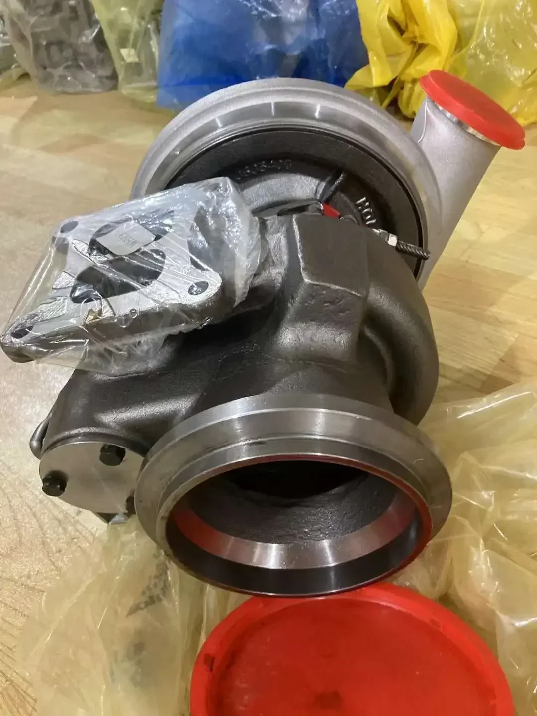 HX55W   ISM114046025 4046026 turbocharger, engine assembly