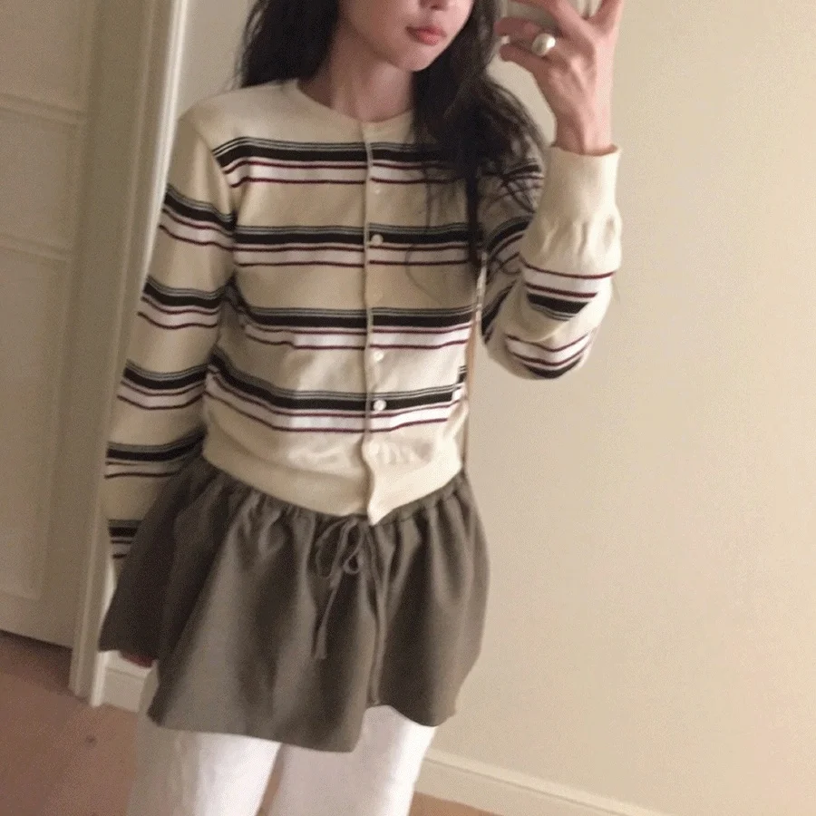 Elegancki jesienny kardigan z dzianiny w nowym kolorze, dopasowany krój, damski sweter bazowy, uniwersalny, zapinany na guziki, koreański styl, casualowy.