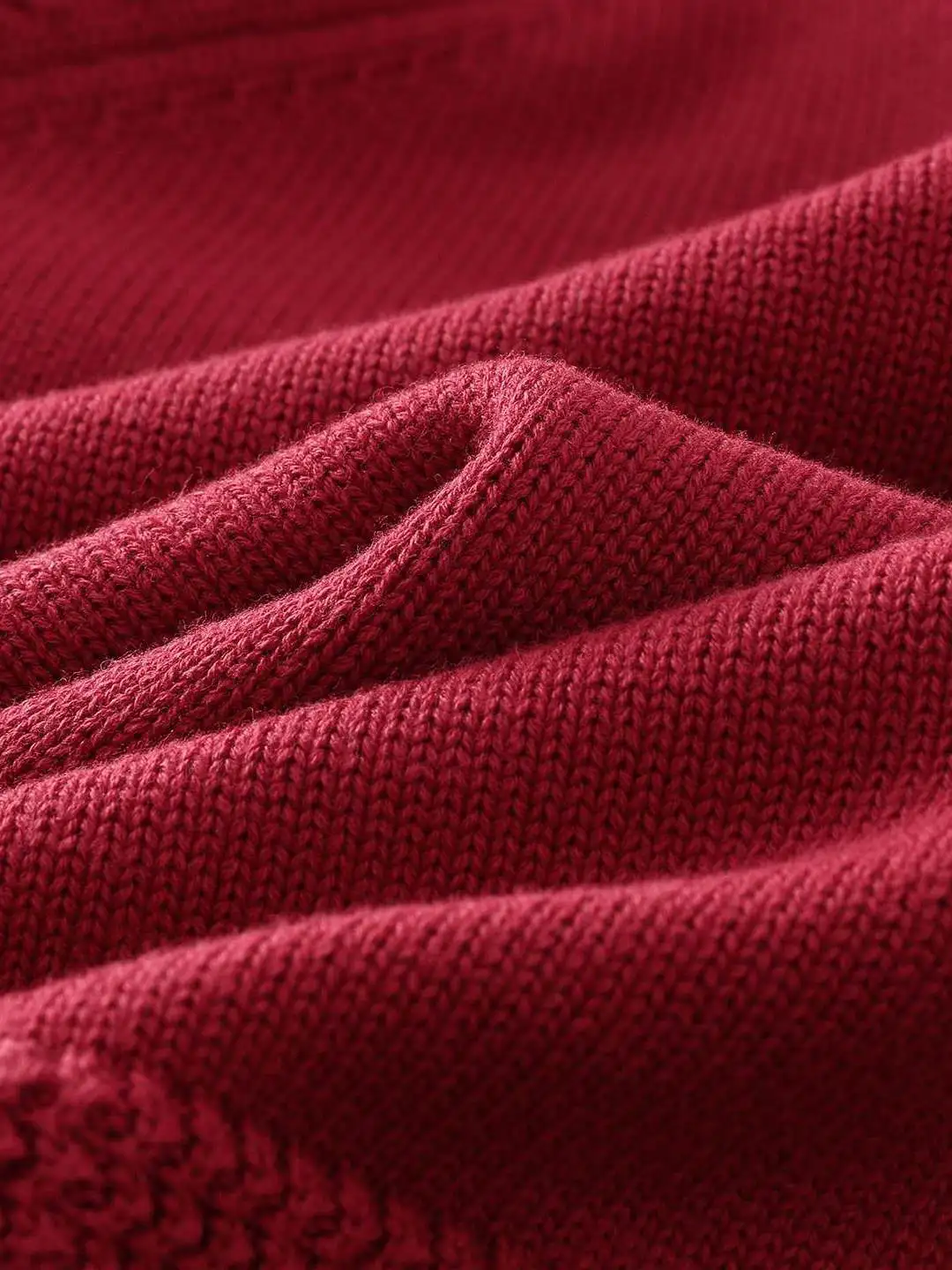 Czerwony sweter damski z czystej bawełny, dzianinowy, luźny krój, ciepła warstwa bazowa, wysoki kołnierz, do noszenia w domu, długi rękaw.