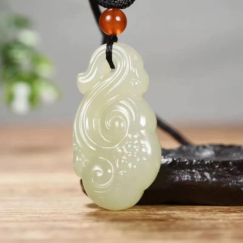 

Natural Afghan jade men's and women's auspicious pendants are versatile.