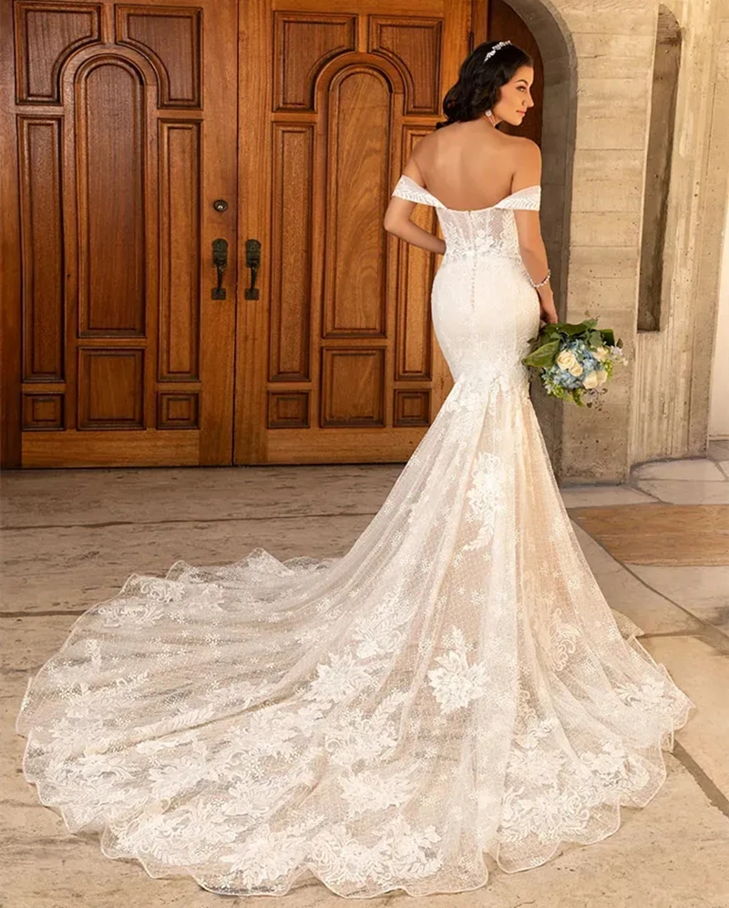 Boho ลูกไม้ชุดเดรสเมอร์เมดปิดไหล่ Ivory Appliques Gorgeous ชุดเจ้าสาวเปิดกลับยาวรถไฟชายหาด Vestido De